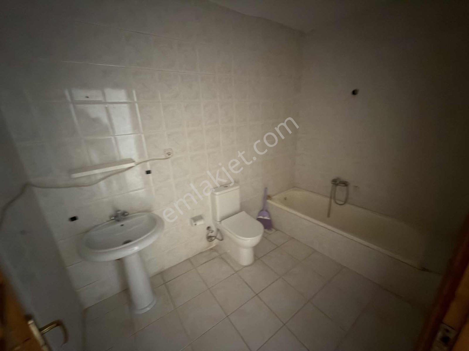 En Üst Kat | 3 Cepheli | Geniş Teraslı 2+1 Ferah Daire - Görsel 12
