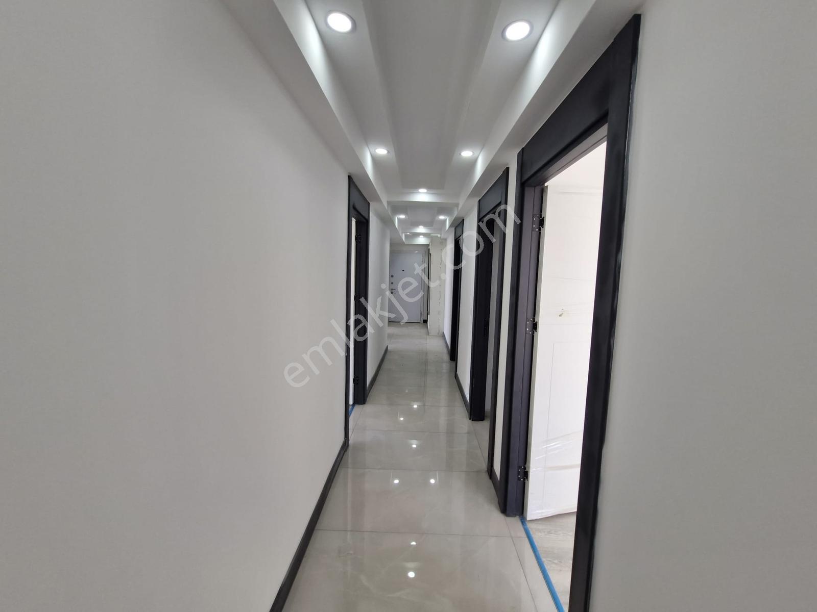 Emlaklar İzsiz Towersda Havuzlu Sitede 3+1 Satılık Daire - Görsel 15