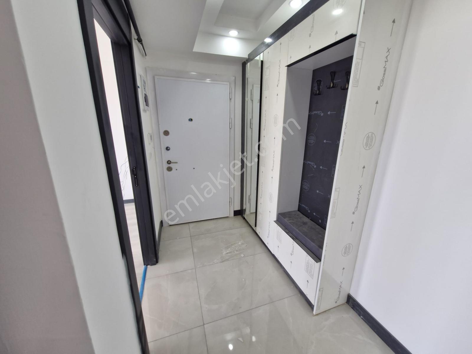 Emlaklar İzsiz Towersda Havuzlu Sitede 3+1 Satılık Daire - Görsel 8