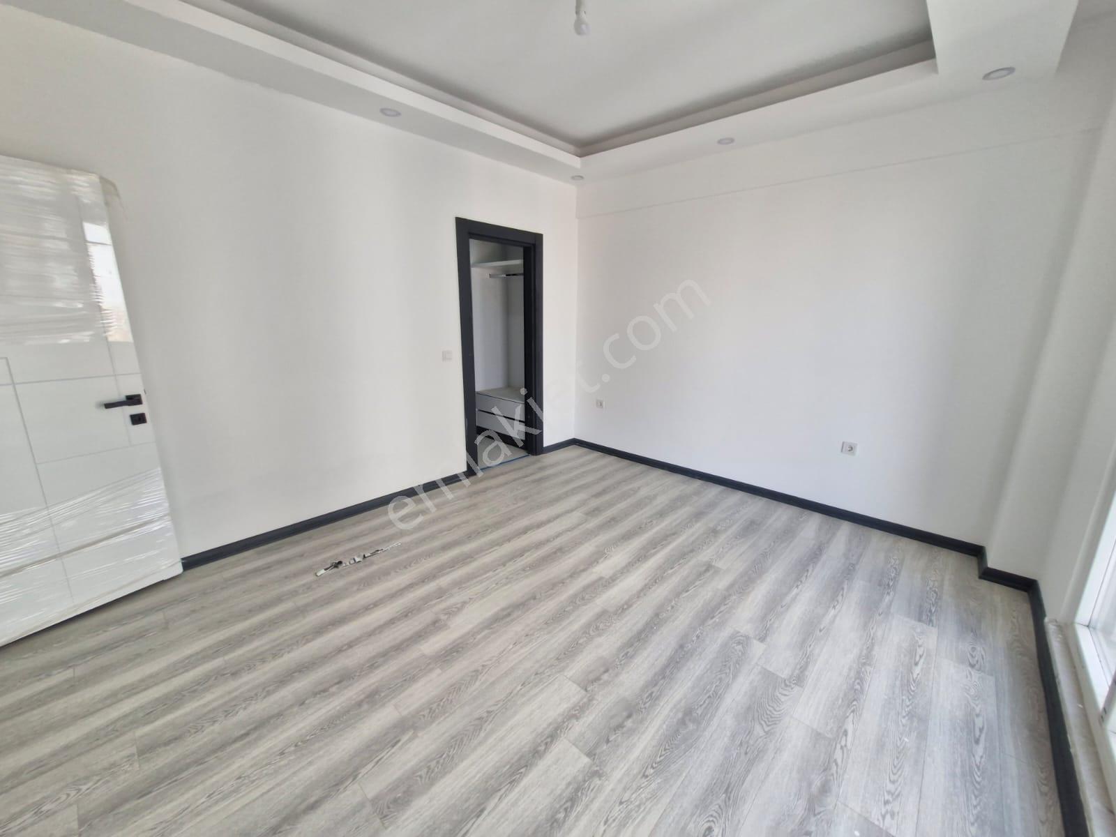 Emlaklar İzsiz Towersda Havuzlu Sitede 3+1 Satılık Daire - Görsel 5