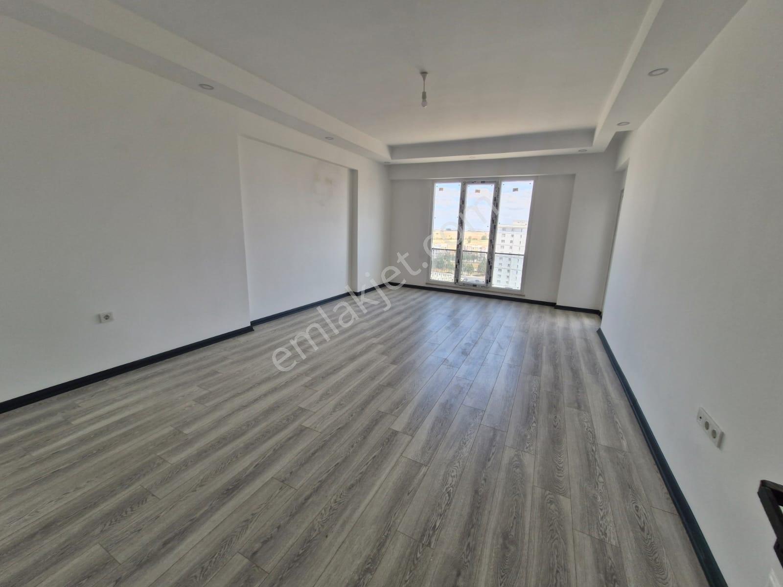 Emlaklar İzsiz Towersda Havuzlu Sitede 3+1 Satılık Daire - Görsel 7