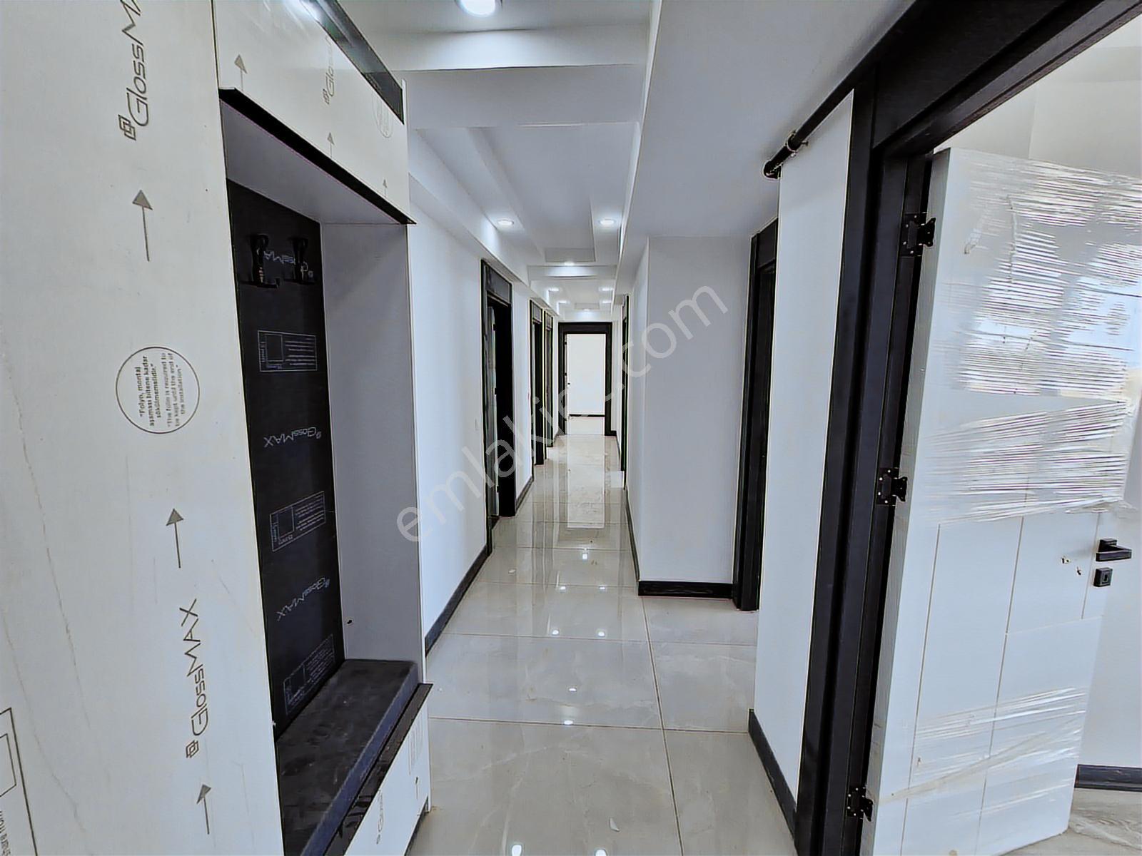 Emlaklar İzsiz Towersda Havuzlu Sitede 3+1 Satılık Daire - Görsel 21