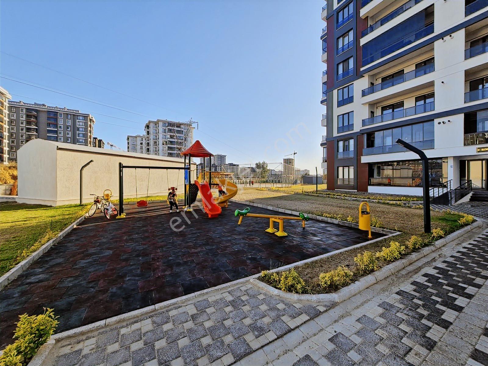 Emlaklar İzsiz Towersda Havuzlu Sitede 3+1 Satılık Daire - Görsel 28