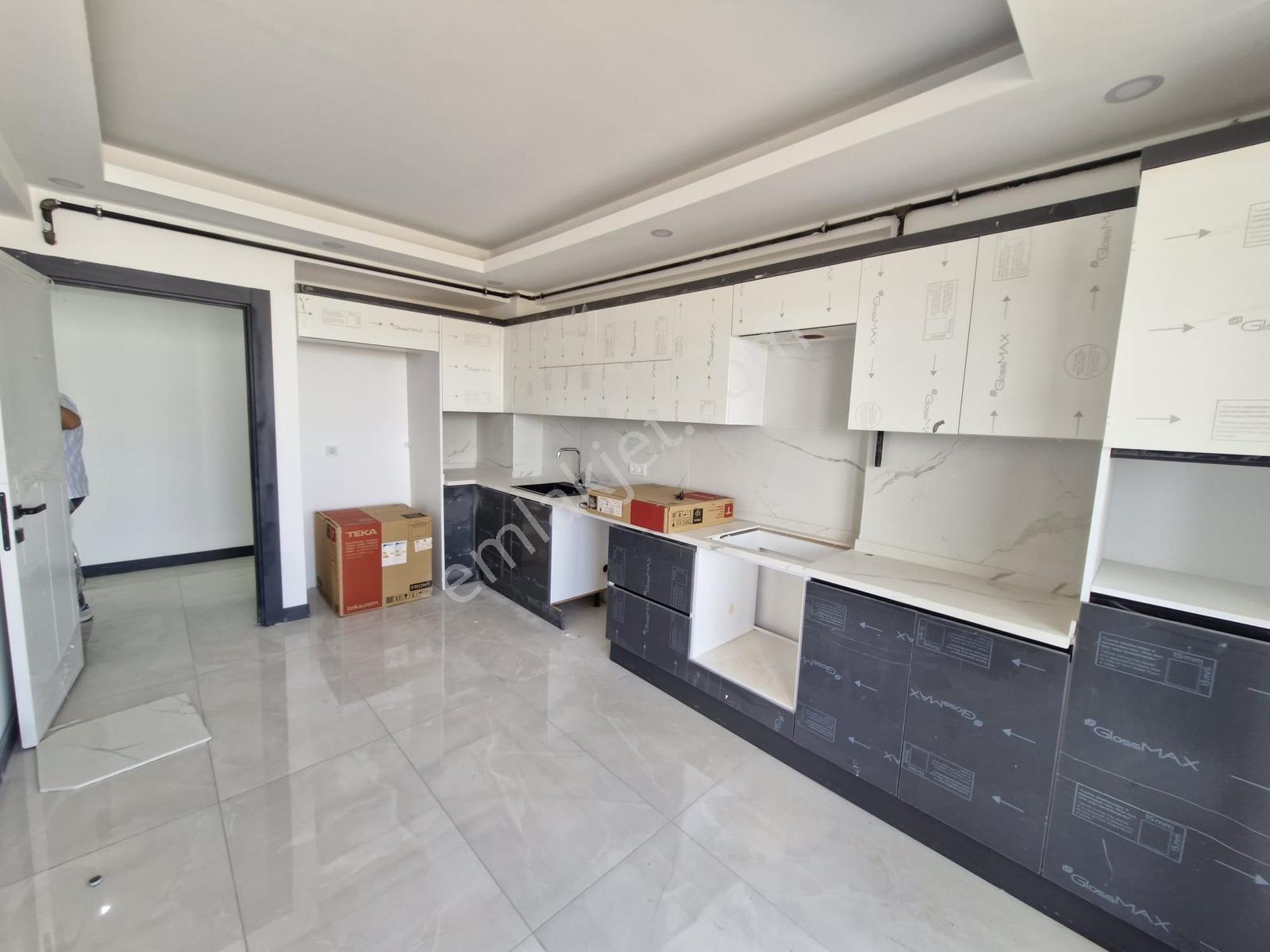 Emlaklar İzsiz Towersda Havuzlu Sitede 3+1 Satılık Daire - Görsel 13