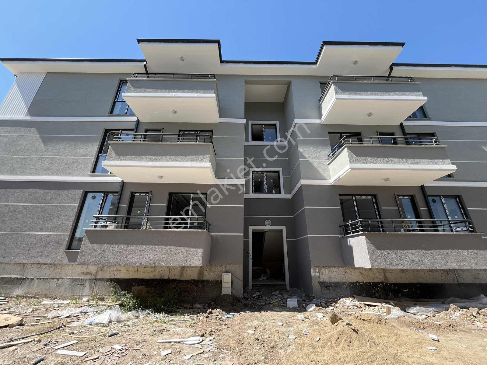 Ayşe Emlak'tan Yüksek Giriş 2+1 Daire