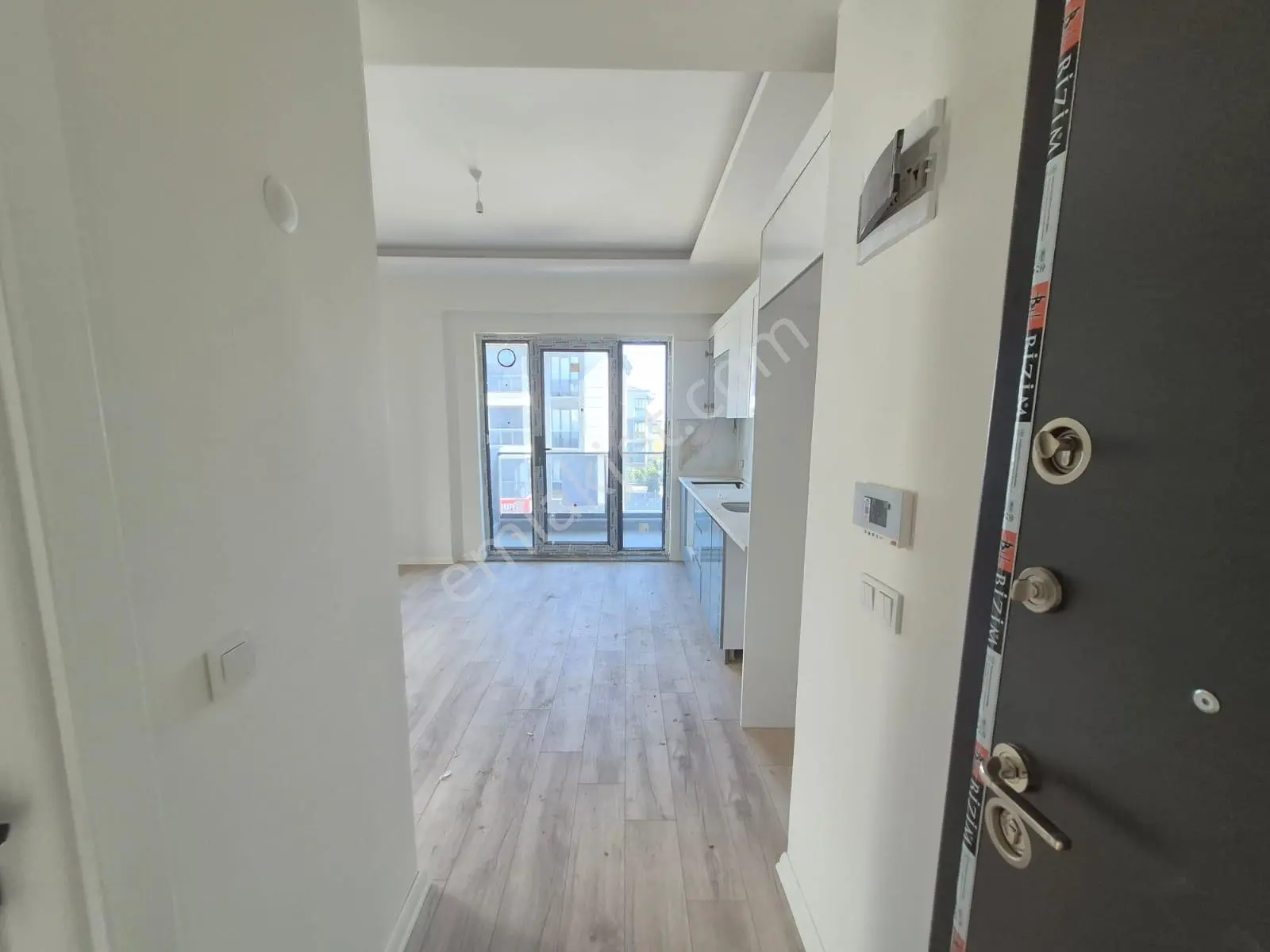 Delux'den Palm Suıts'te Cadde Cepheli Lux Satılık 1+1 Daire - Görsel 2