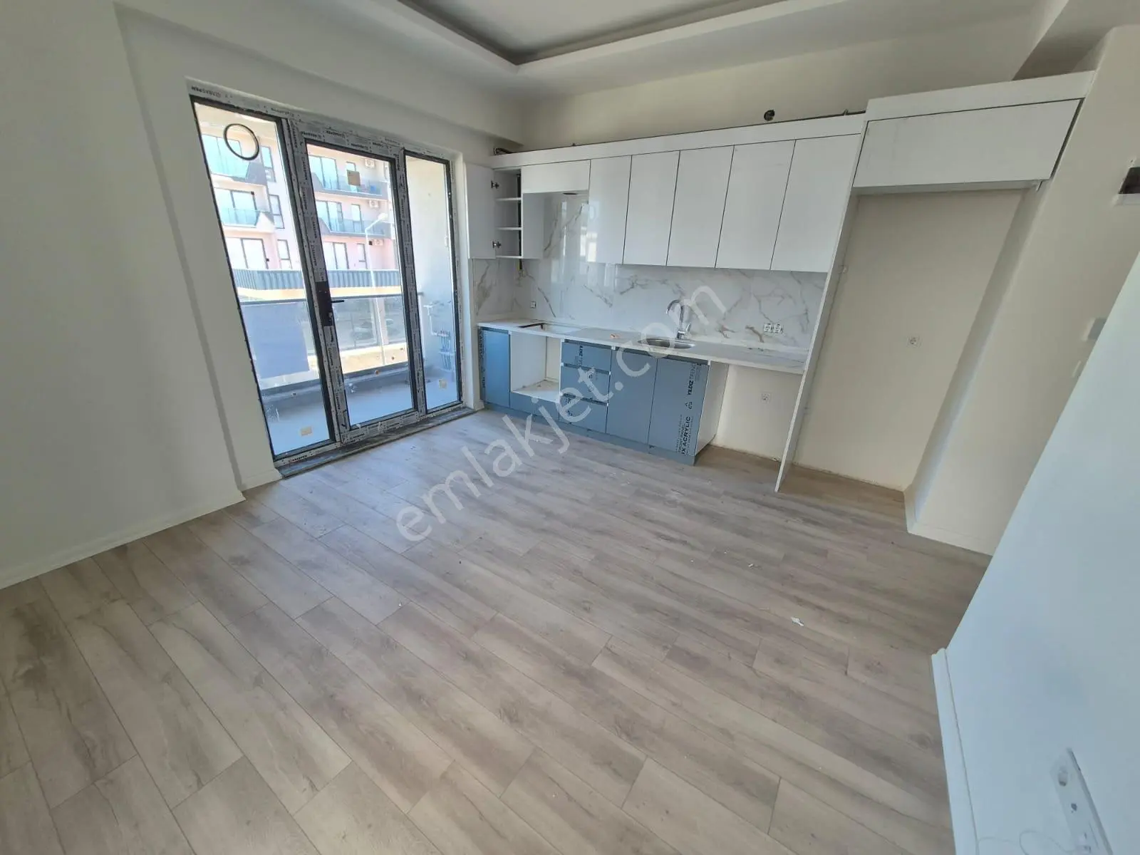 Delux'den Palm Suıts'te Cadde Cepheli Lux Satılık 1+1 Daire - Görsel 4
