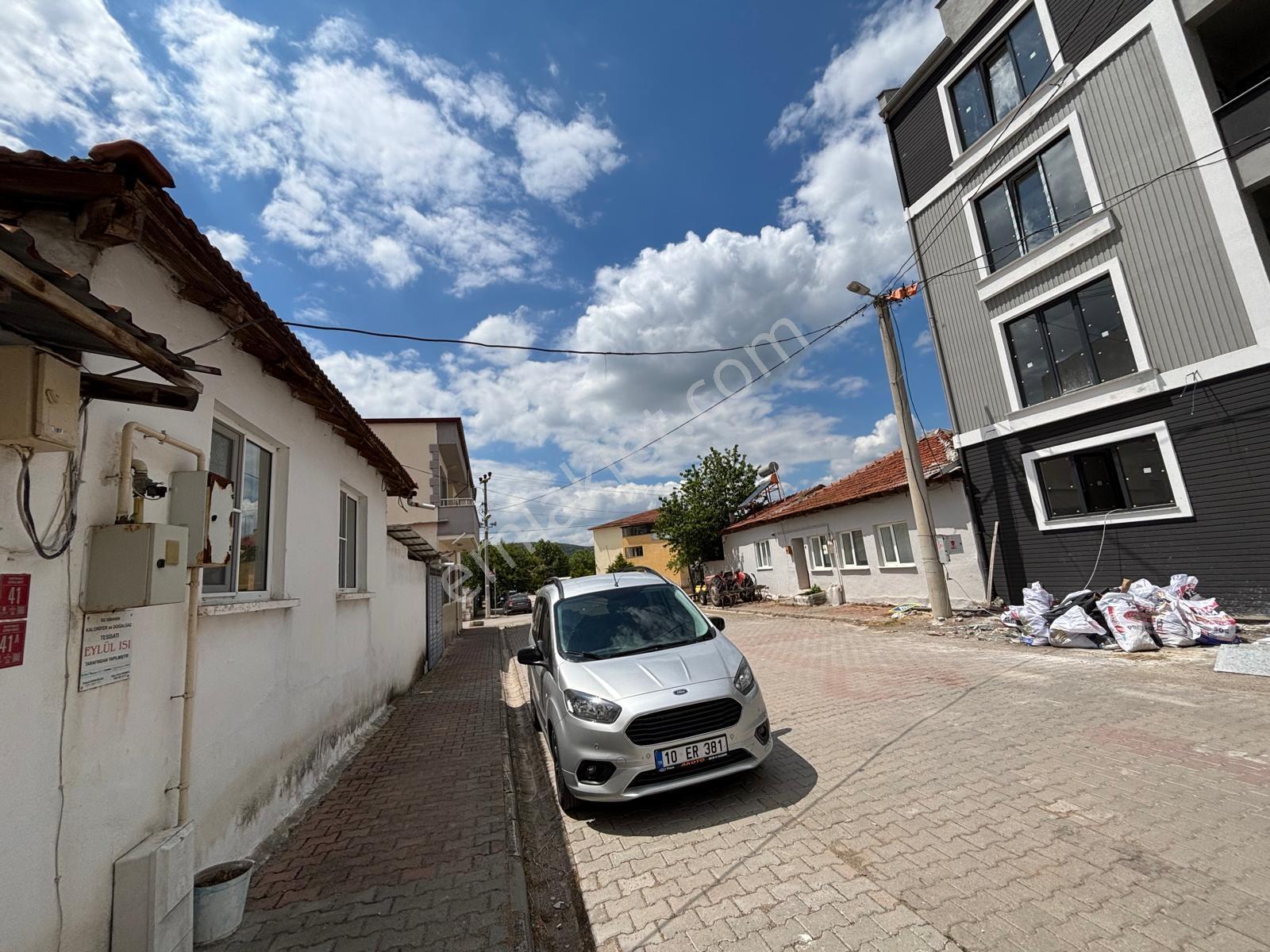 Nova Gruptan Kepsut Merkezde Satılık Geniş 2+1 Sıfır Daire - Görsel 28