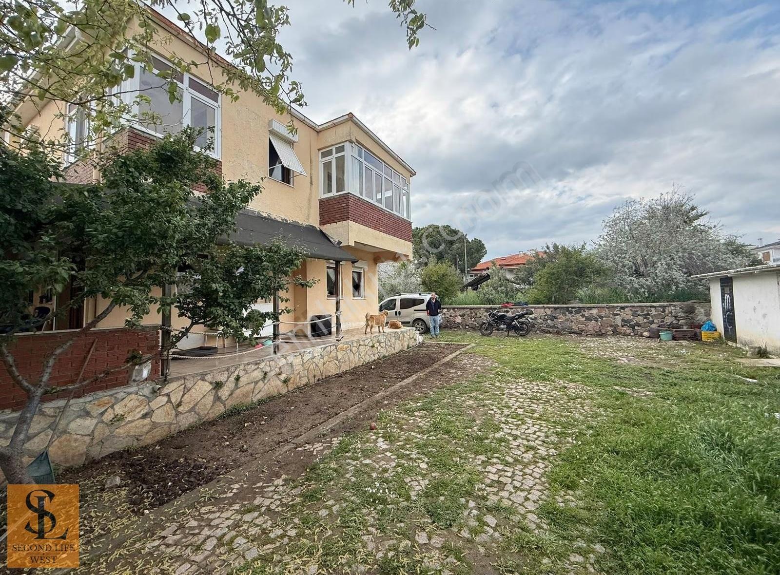 Cunda Merkezde Denize Yakın | Geniş Bahçeli Verandalı 3+1 Villa - Görsel 5