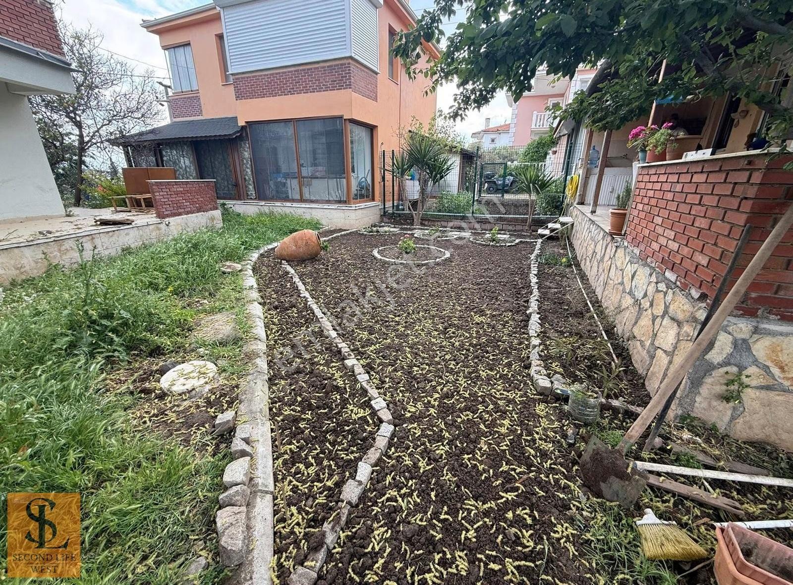 Cunda Merkezde Denize Yakın | Geniş Bahçeli Verandalı 3+1 Villa - Görsel 14