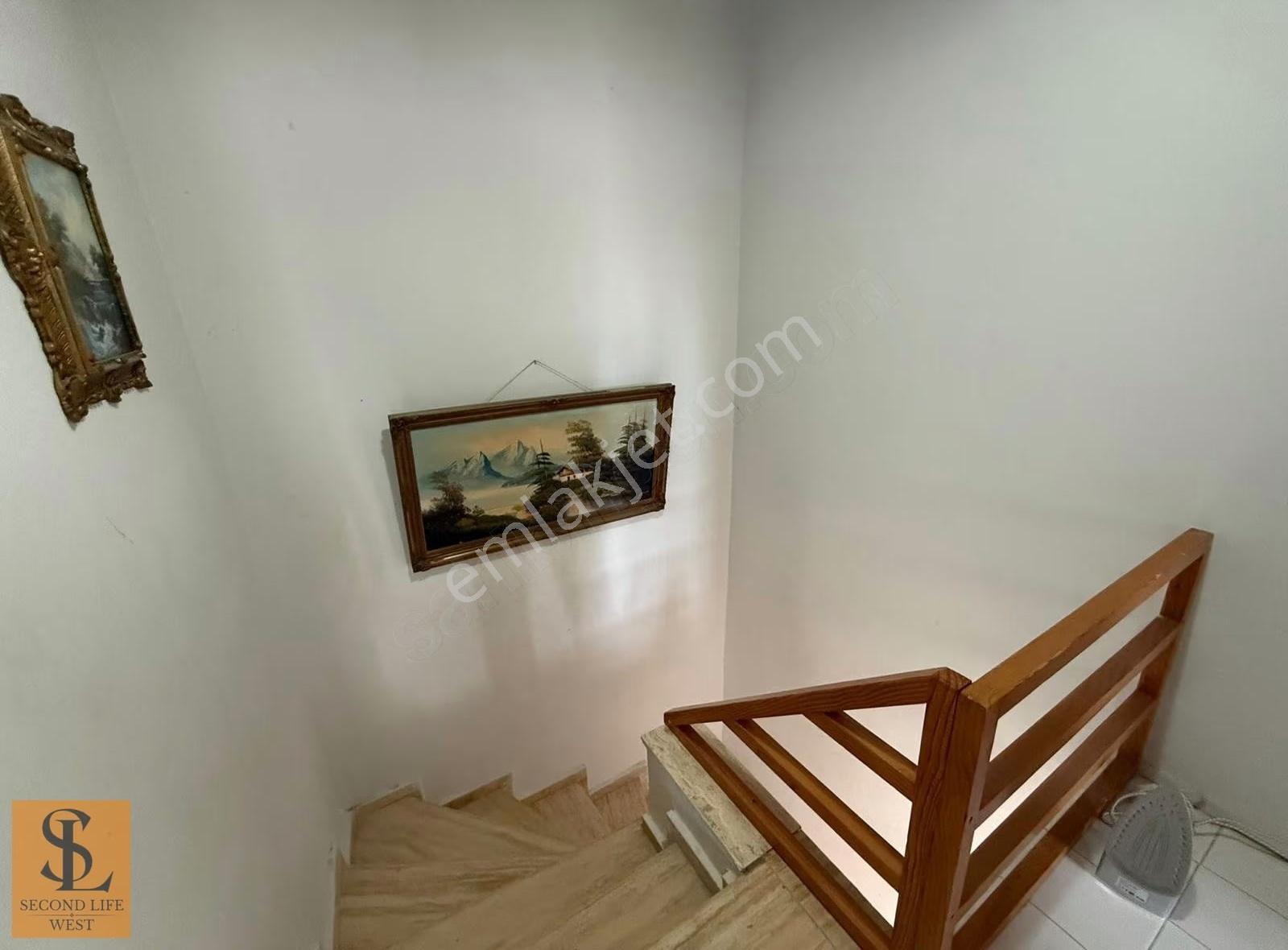Cunda Merkezde Denize Yakın | Geniş Bahçeli Verandalı 3+1 Villa - Görsel 19