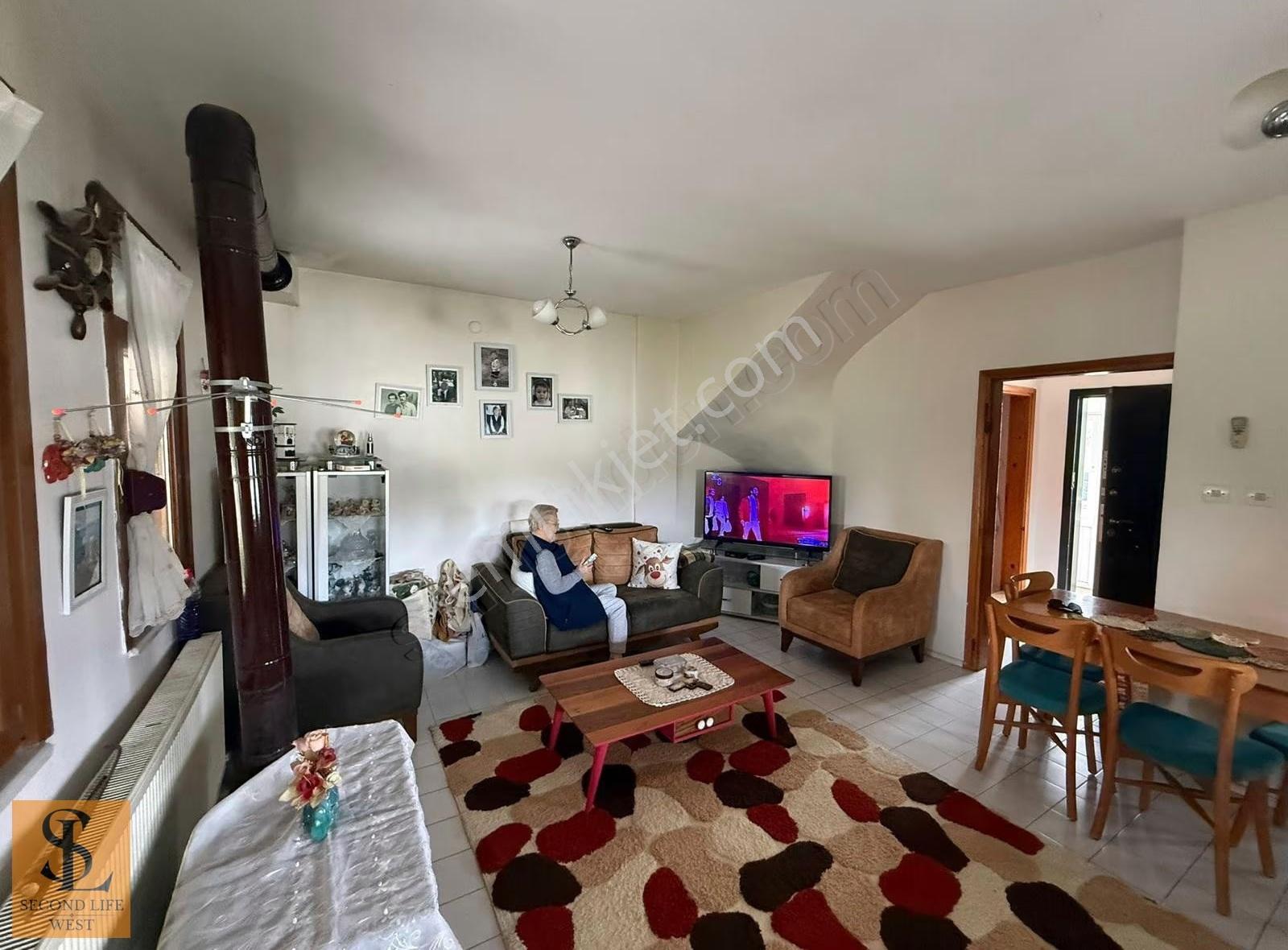 Cunda Merkezde Denize Yakın | Geniş Bahçeli Verandalı 3+1 Villa - Görsel 17
