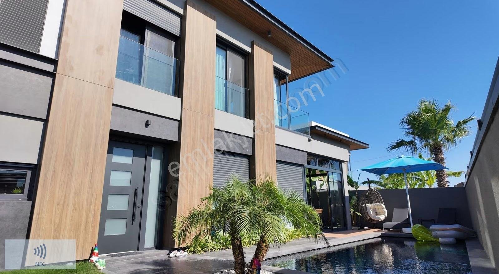 Çeşme Alaçatı'da Satılık 4+1 Rüya Gibi Bir Villa