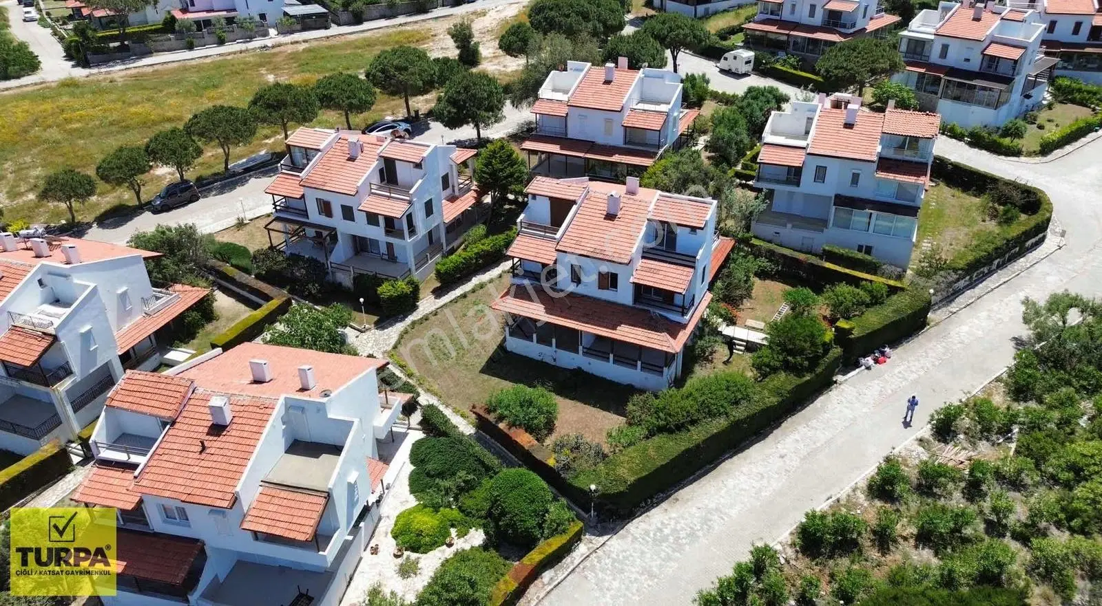 Çeşme'de Site İçinde Deniz Manzaralı 4+1 Villa