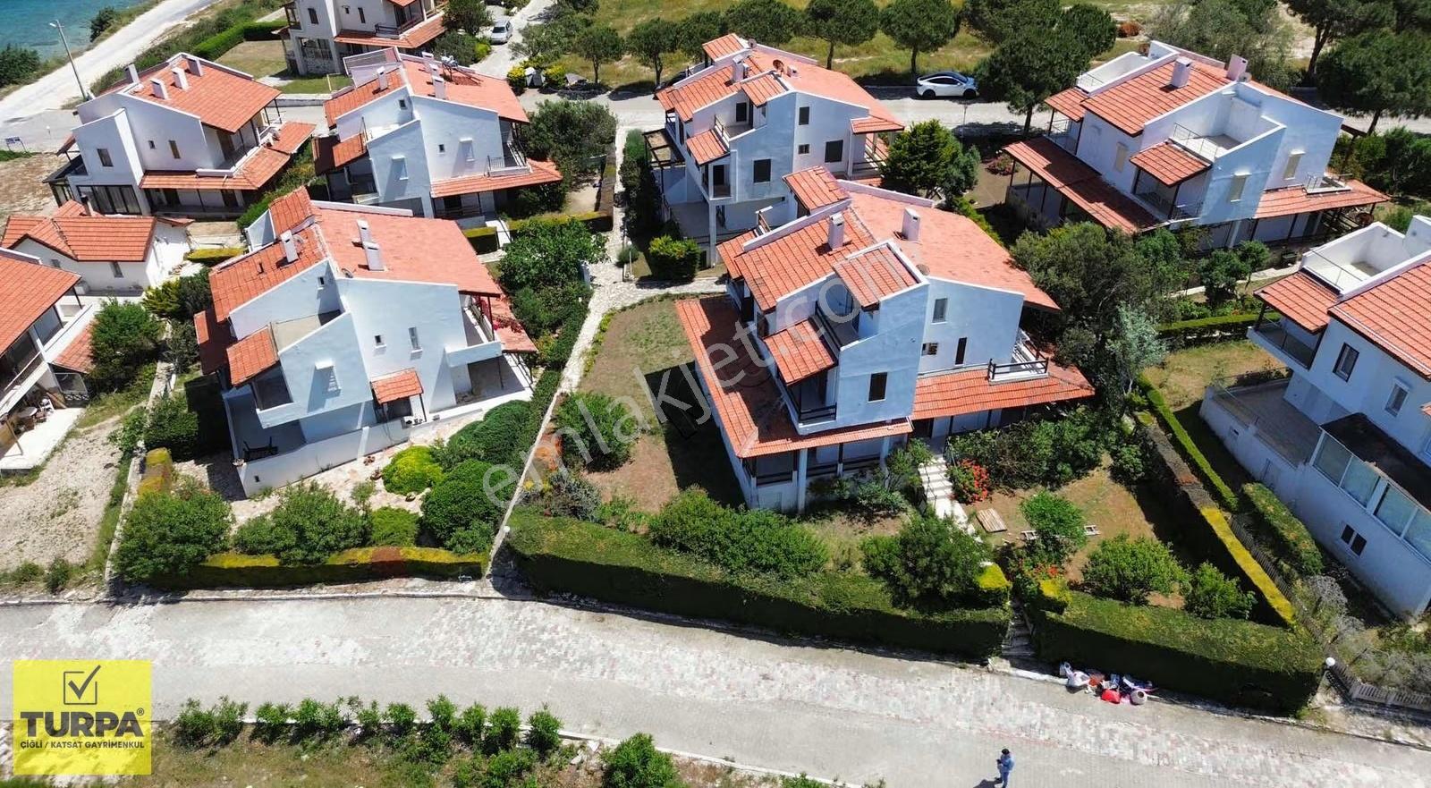 Çeşme'de Site İçinde Deniz Manzaralı 4+1 Villa - Görsel 2