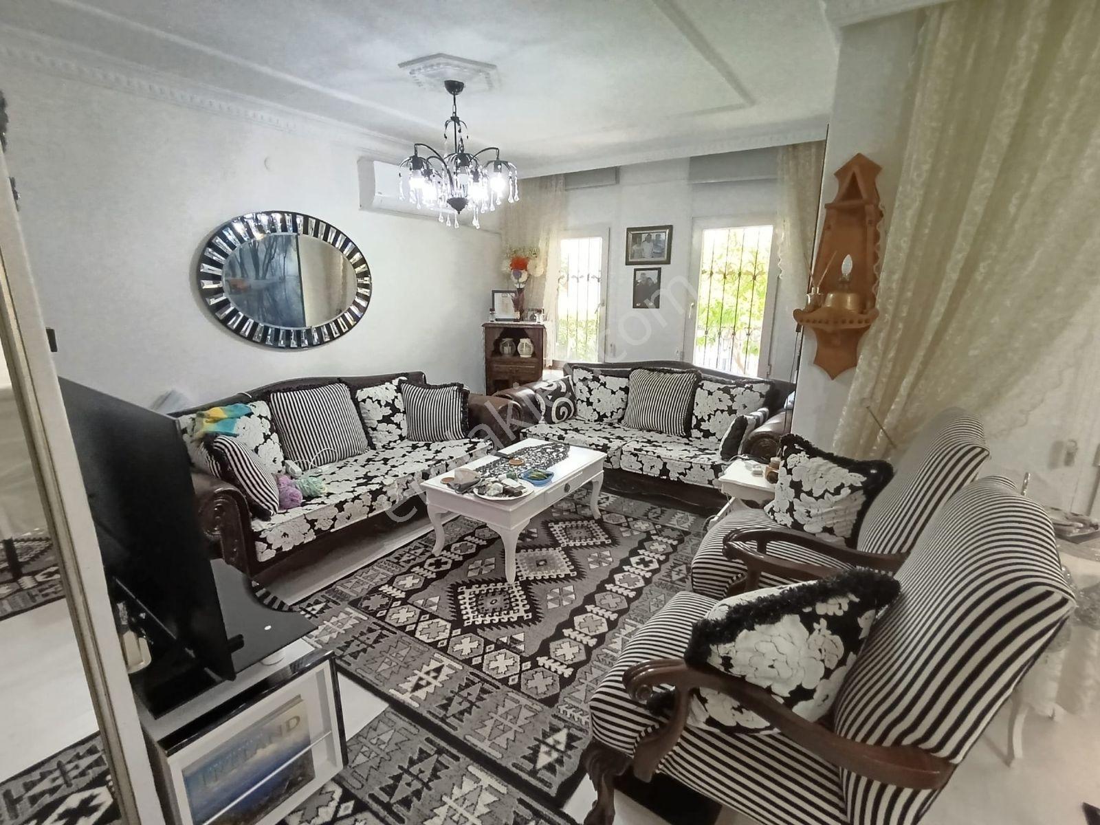 Kuşadası Kadınlar Denizinde Terastan Deniz Manzaralı 4+1 Triplex - Görsel 6