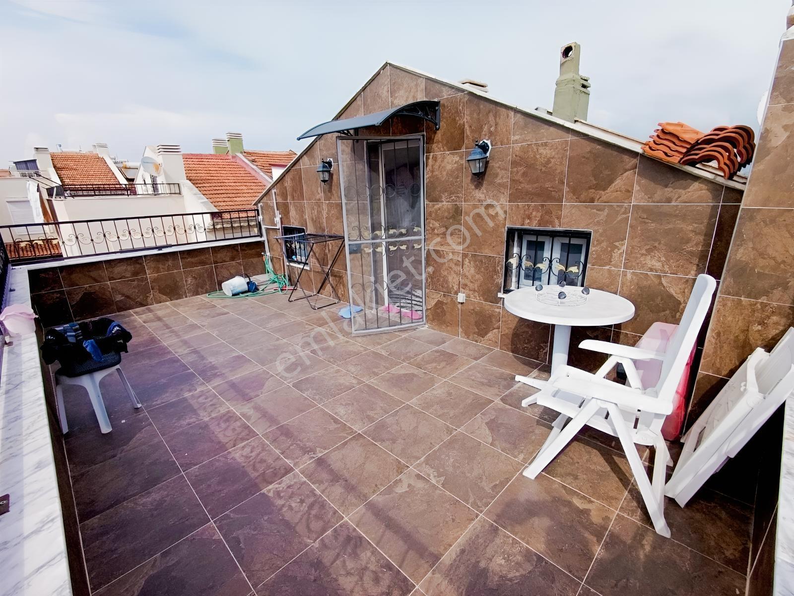 Kuşadası Kadınlar Denizinde Terastan Deniz Manzaralı 4+1 Triplex - Görsel 12