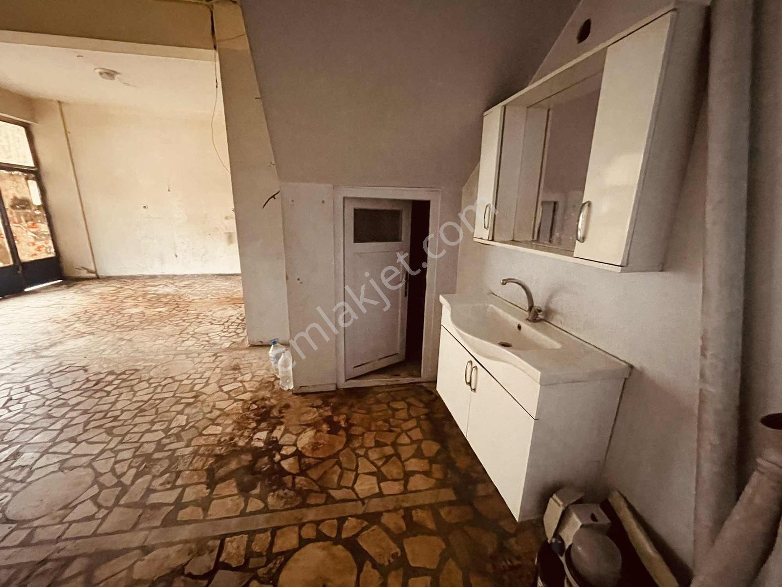 Megakent'ten Cadde Üzeri Kiralık Dükkan - Görsel 3