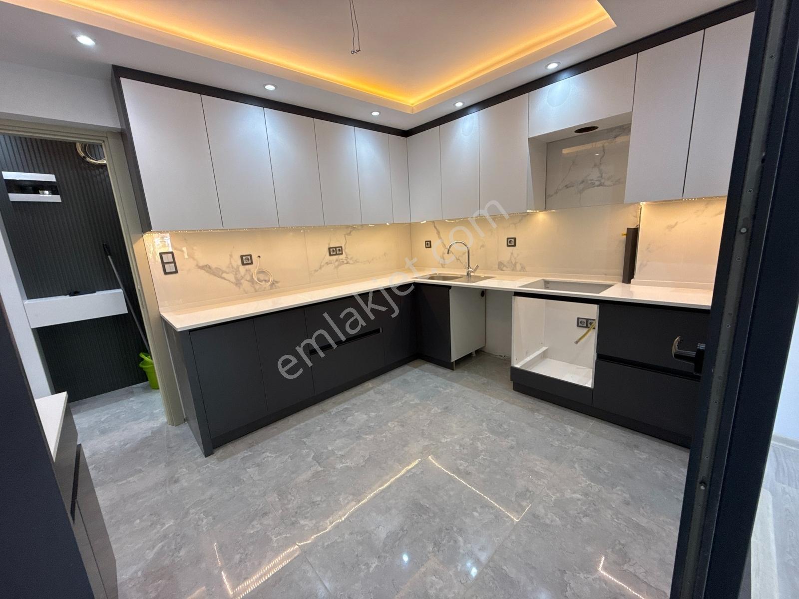 Satılık Tabela Değeri Yüksek Cadde Üzerinde 2+1 Ful Lüx Daire