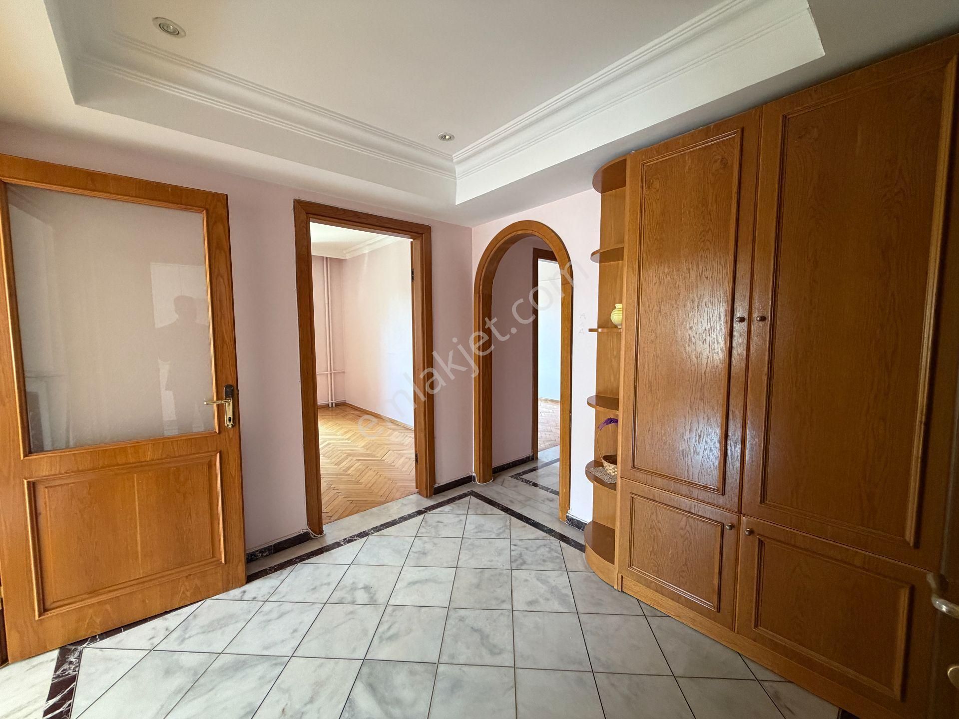 Feneryolu Kapalı Otoparklı Bahçeli Satılık 3+1 Daire / Kiracısız - Görsel 12