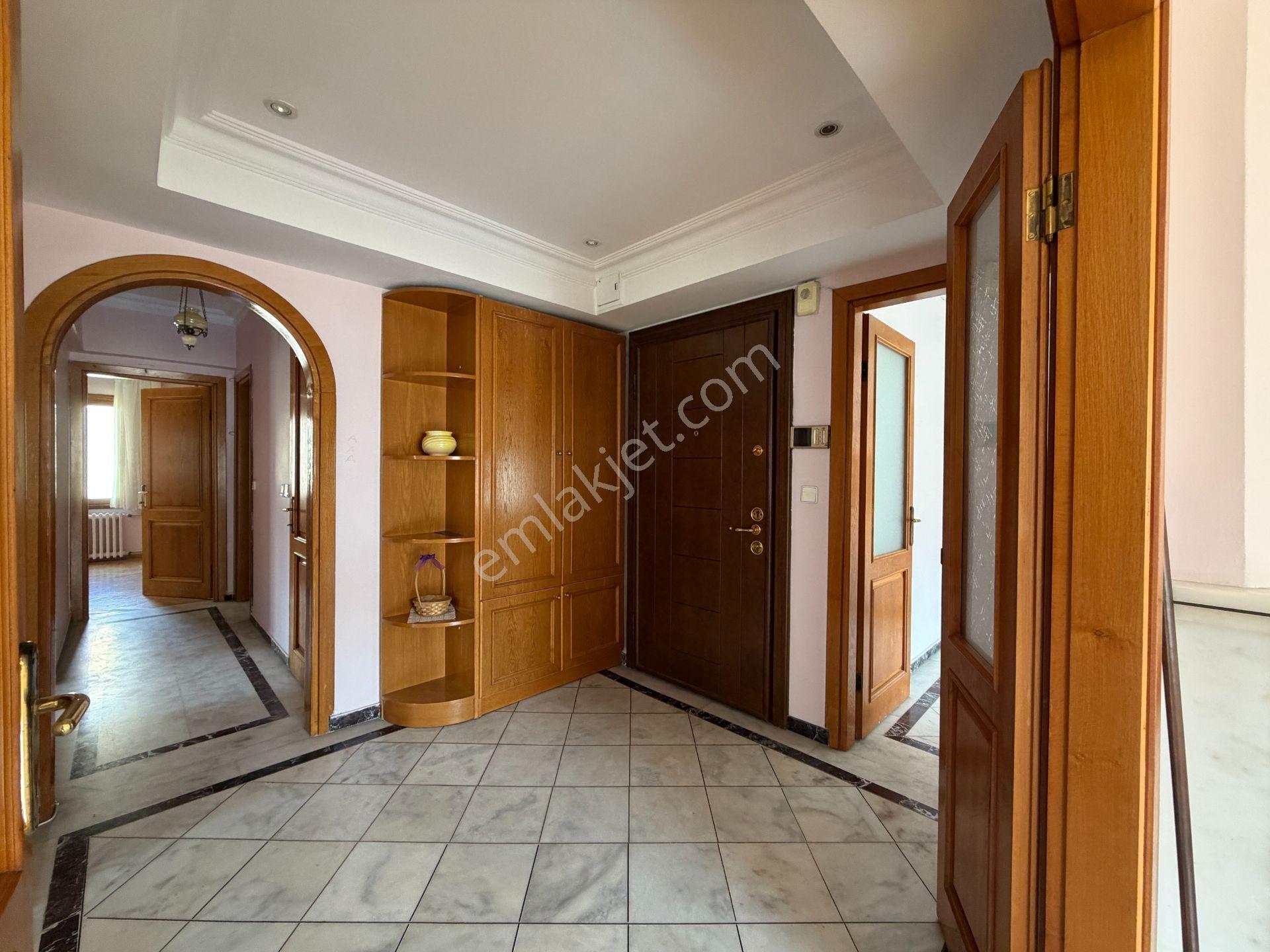 Feneryolu Kapalı Otoparklı Bahçeli Satılık 3+1 Daire / Kiracısız - Görsel 7