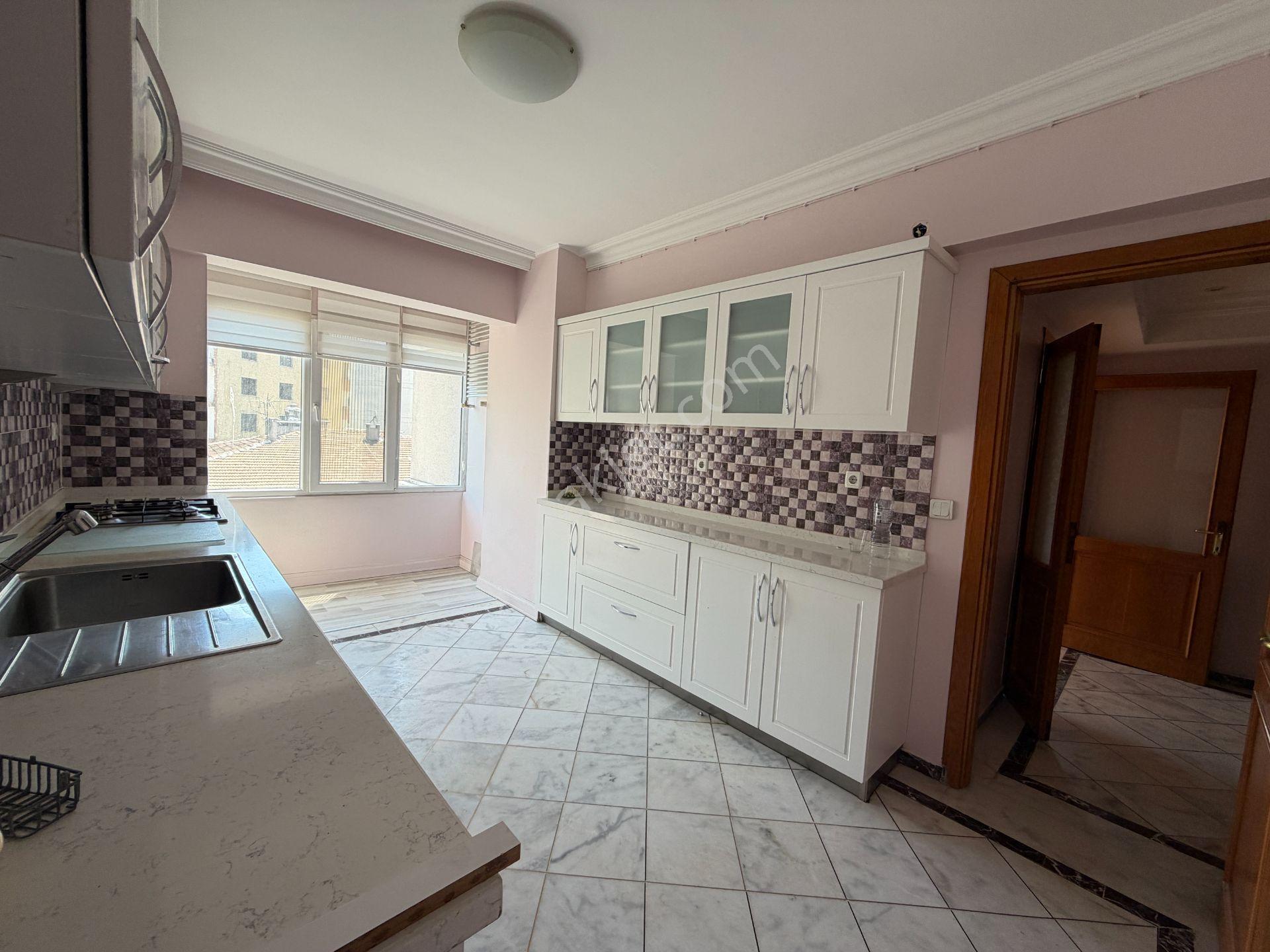 Feneryolu Kapalı Otoparklı Bahçeli Satılık 3+1 Daire / Kiracısız - Görsel 10