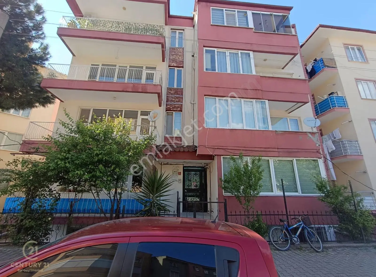 Century21 Bal'dan Yarış Orta Okulu Karşısı 2+1 Daire