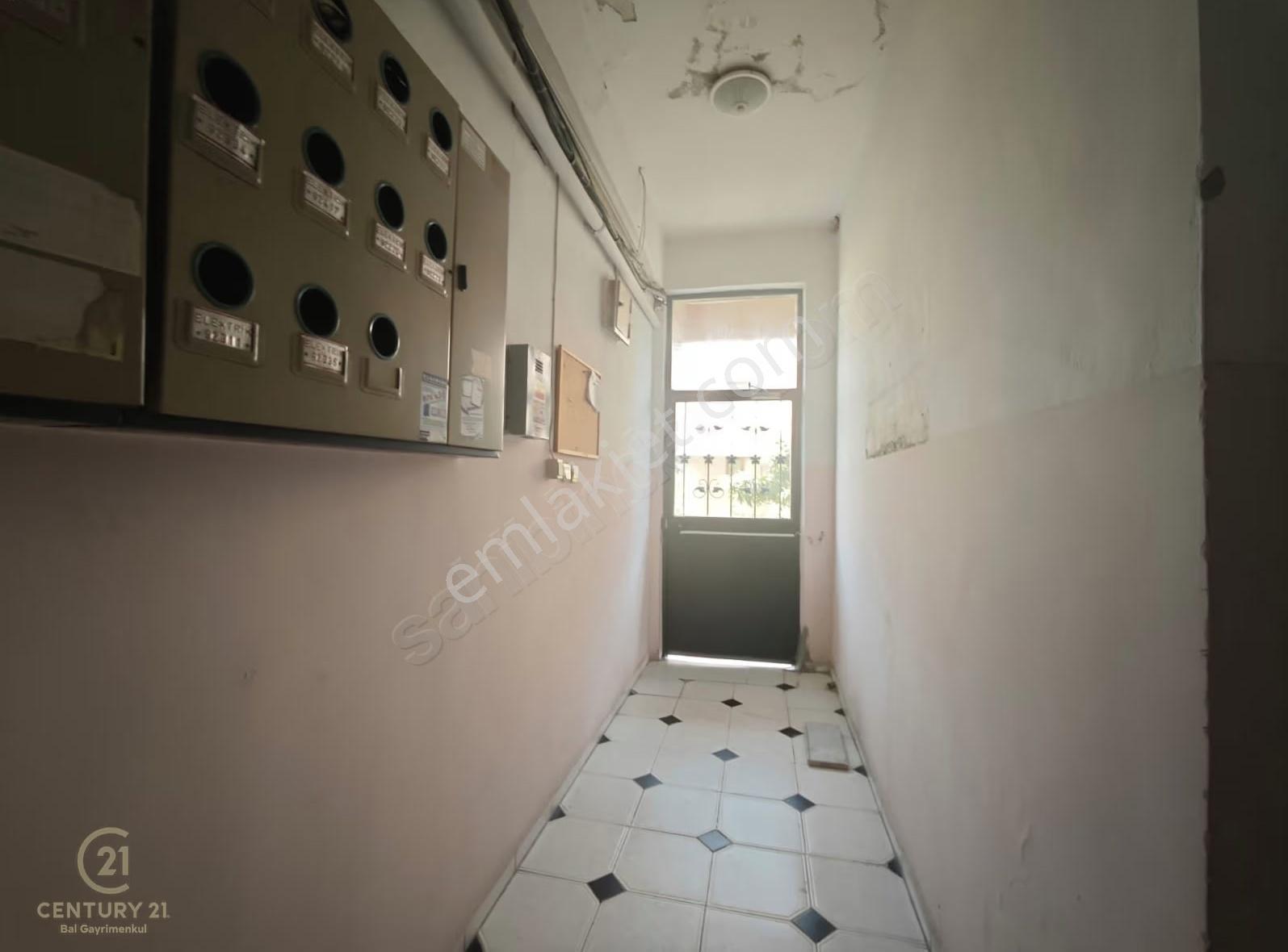 Century21 Bal'dan Bahçelievler Mehmetcik Cad.3+1 Kiralık Daire - Görsel 2
