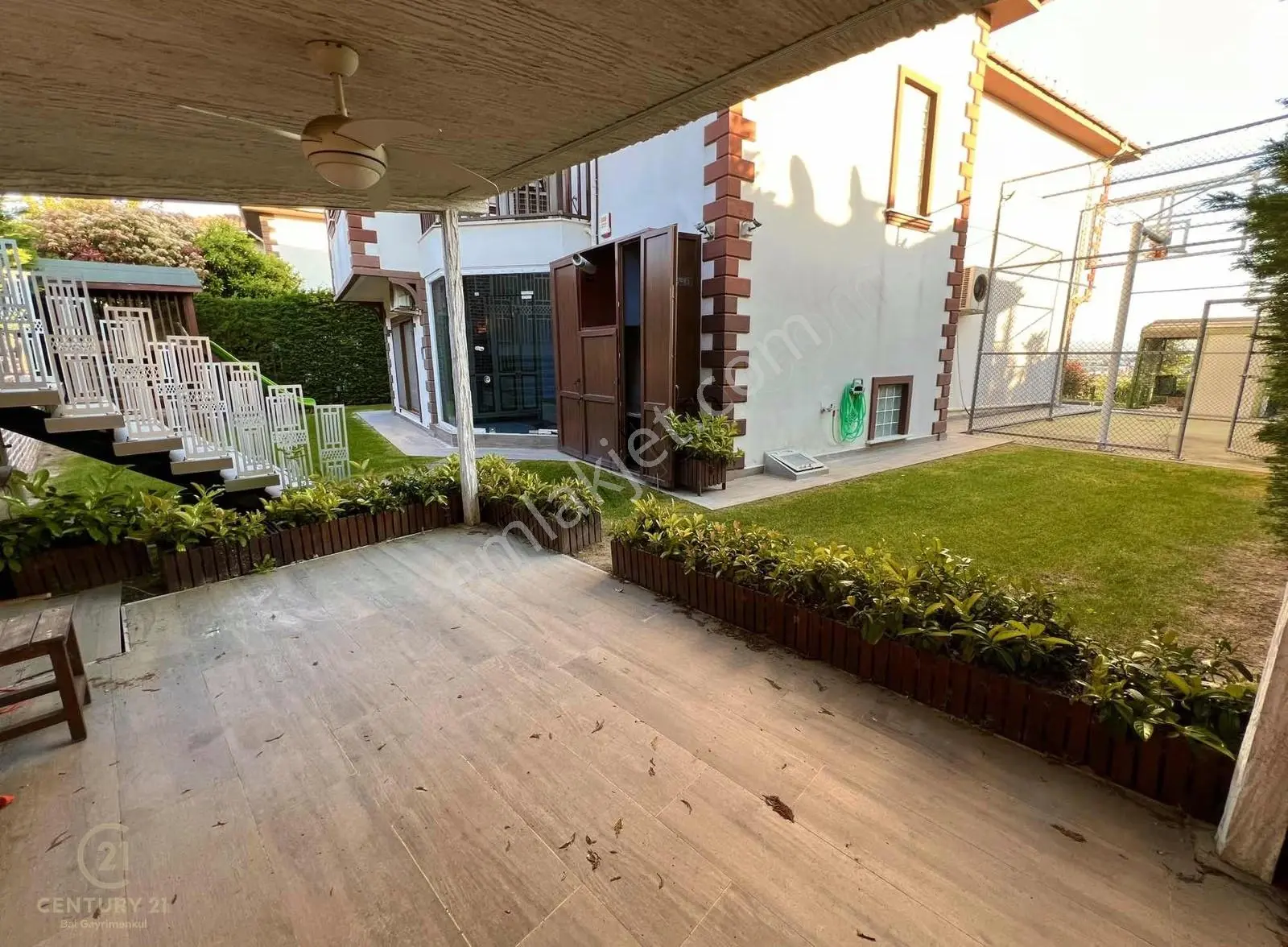 Değirmen Boğazı Sitesinde Bahçeli Özel Tasarım Satılık Lüx Villa - Görsel 2