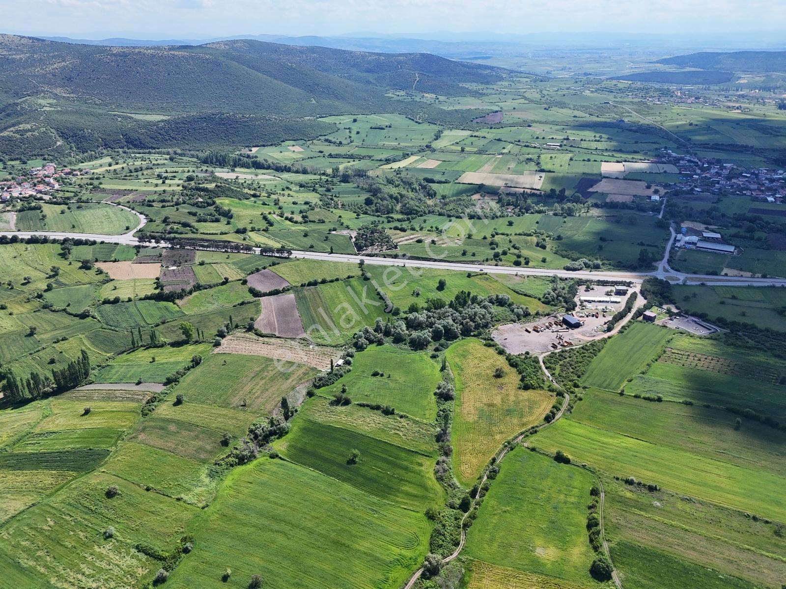 Nova'dan Kepsut Karaçaltı Köyünde 8550m² Resmi Yolu Olan Tarla - Görsel 7