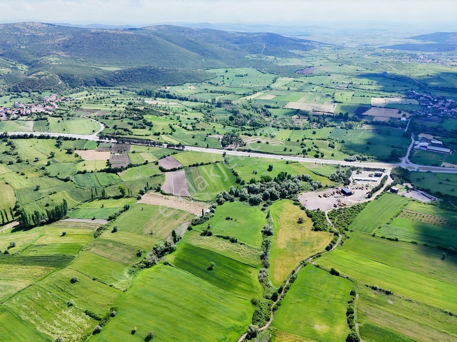 Nova'dan Kepsut Karaçaltı Köyünde 8550m² Resmi Yolu Olan Tarla - Görsel 22