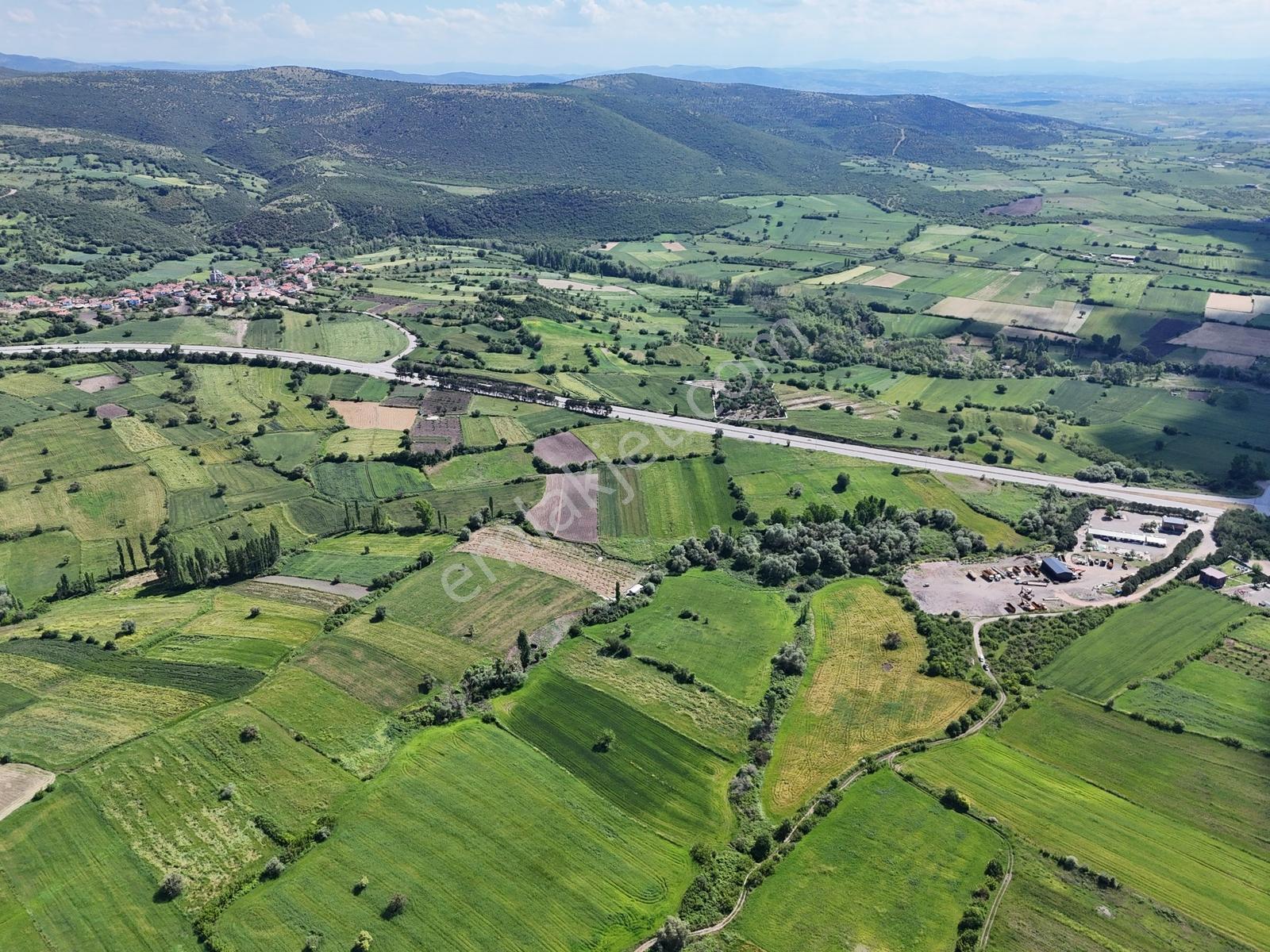 Nova'dan Kepsut Karaçaltı Köyünde 8550m² Resmi Yolu Olan Tarla - Görsel 5