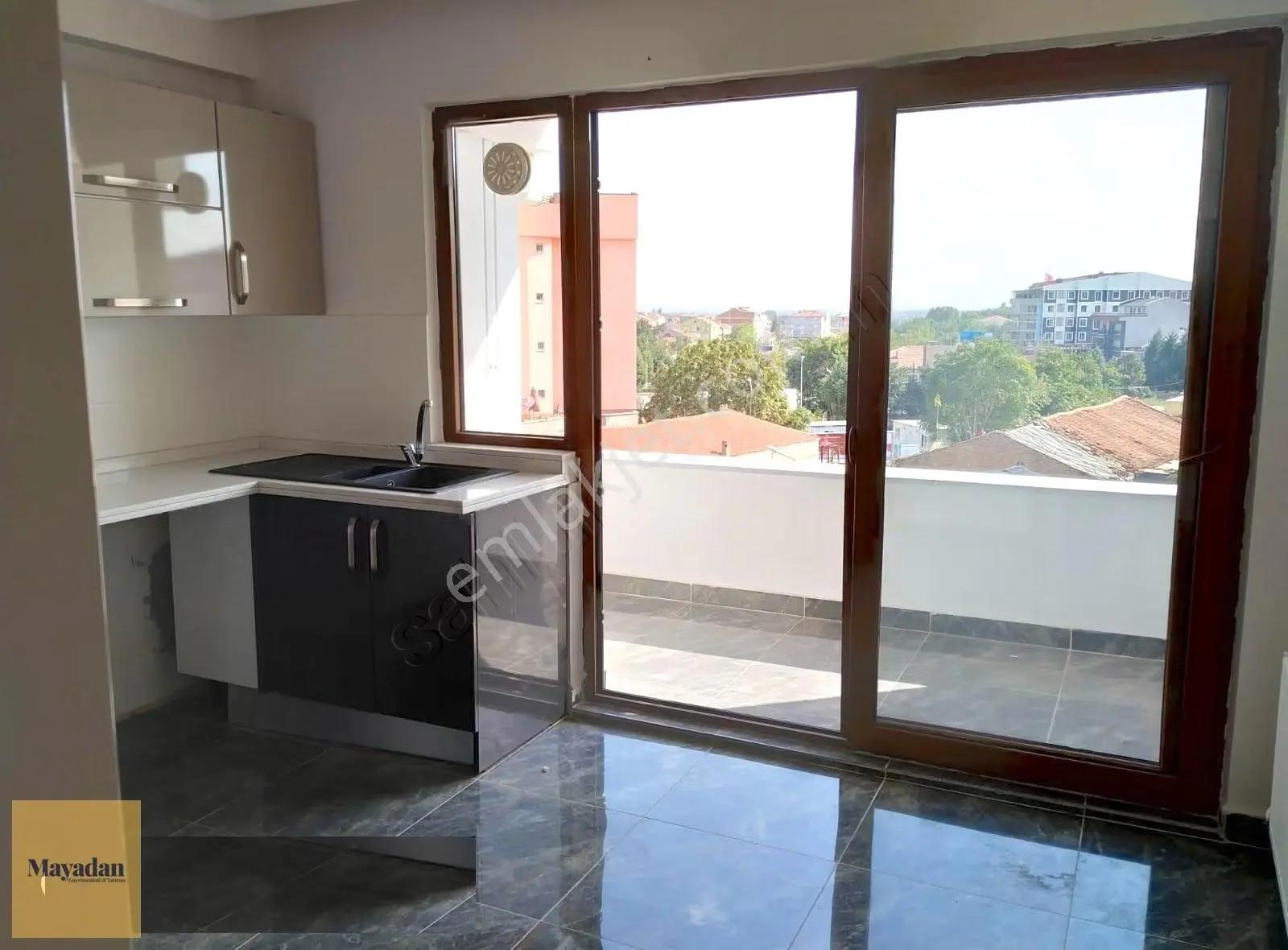 Maydan, 170 M2, 4+1 Odalı, 2 Mutfaklı, Teraslı, Ebeveyn Banyolu - Görsel 3
