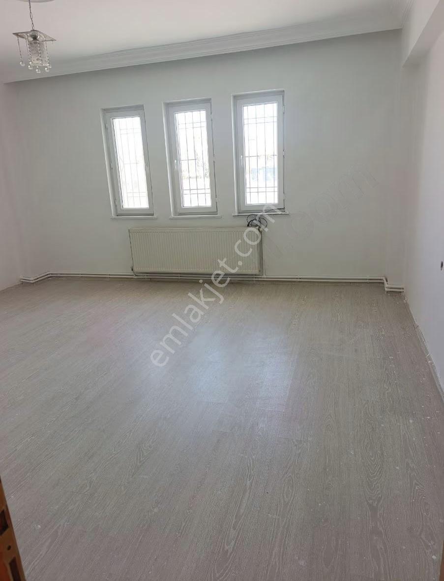 Gazi Lisesi'nin Hemen Karşı Arasında Kiralık Daire !!! - Görsel 2