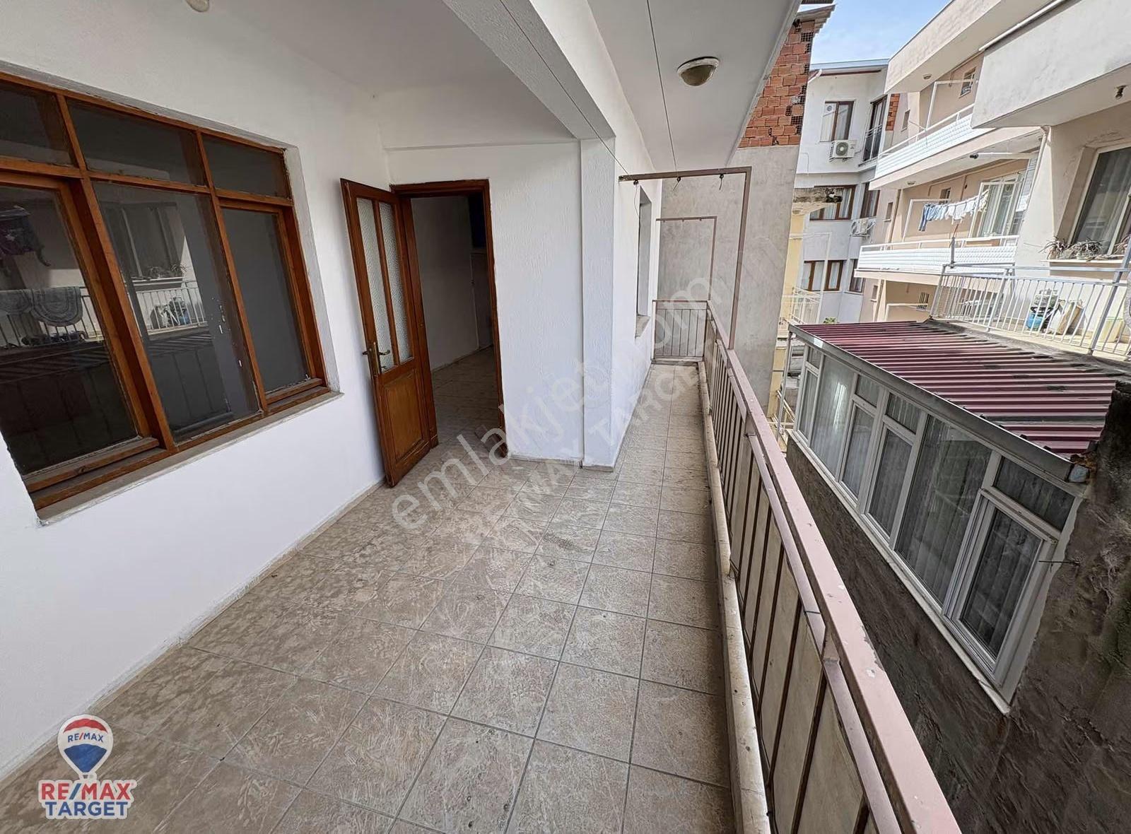 Karabağlarda Merkezi Konumda 3+1 Geniş Ve Aydınlık Daire - Görsel 16