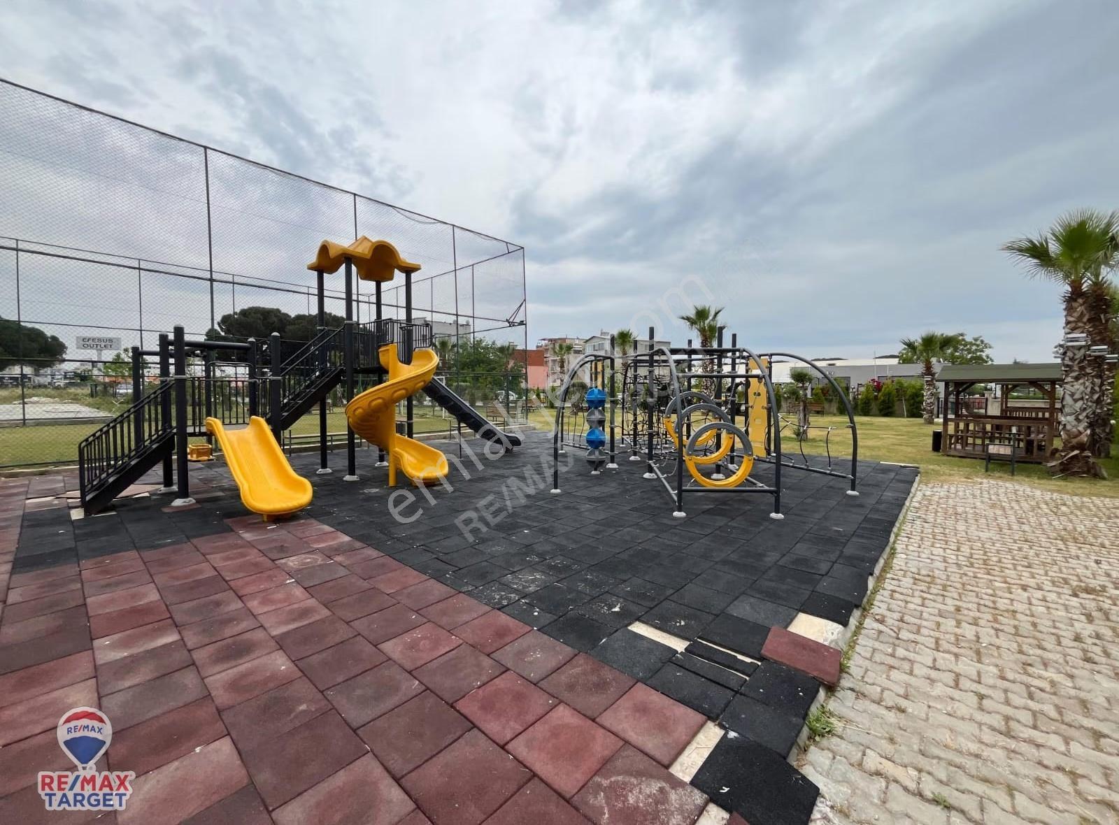 Çiğlide Site İçinde Havuzlu, Spor Salonlu, 1+1 Satılık - Görsel 15