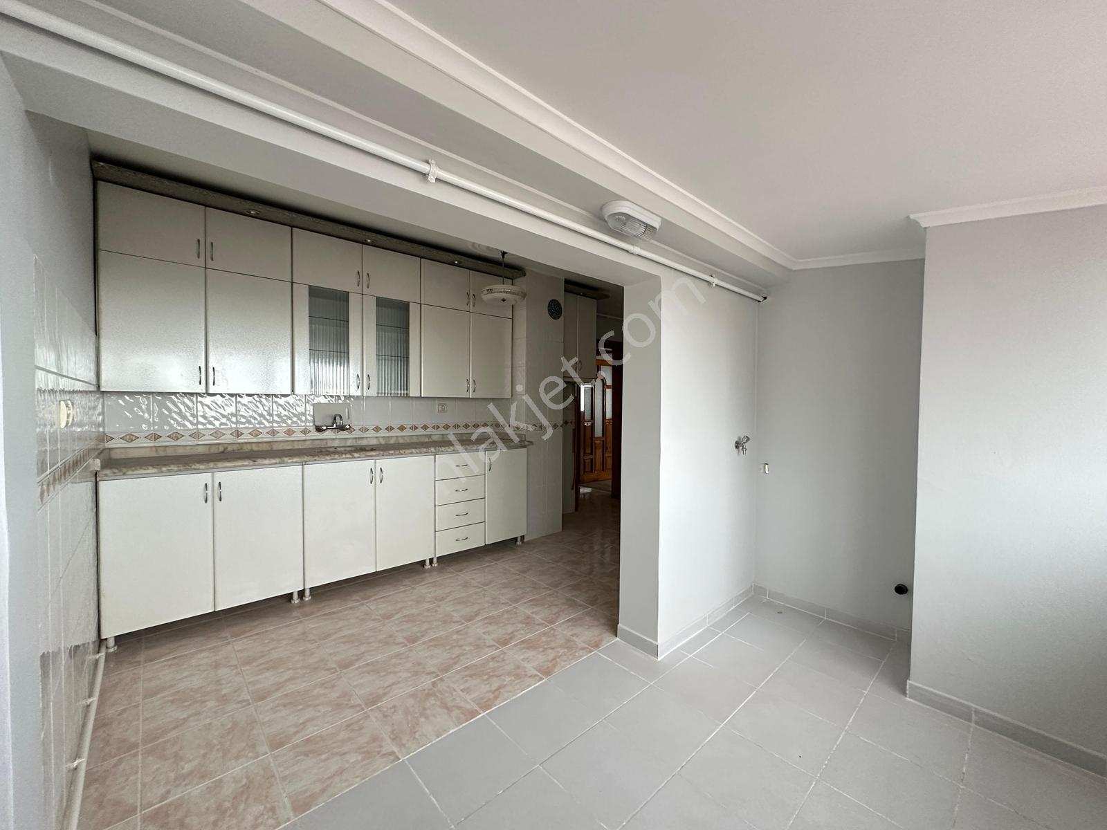 Aydınlıkevler'de Deniz Manzaralı Asansör'lü 2+1 Kiralık Daire - Görsel 14