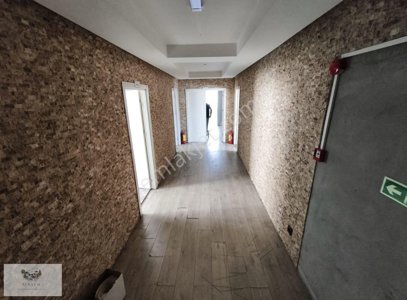 Bahçelievler E5 Cepeli İşhanında 200m2 3 Cü Kat İşyeri - Görsel 2