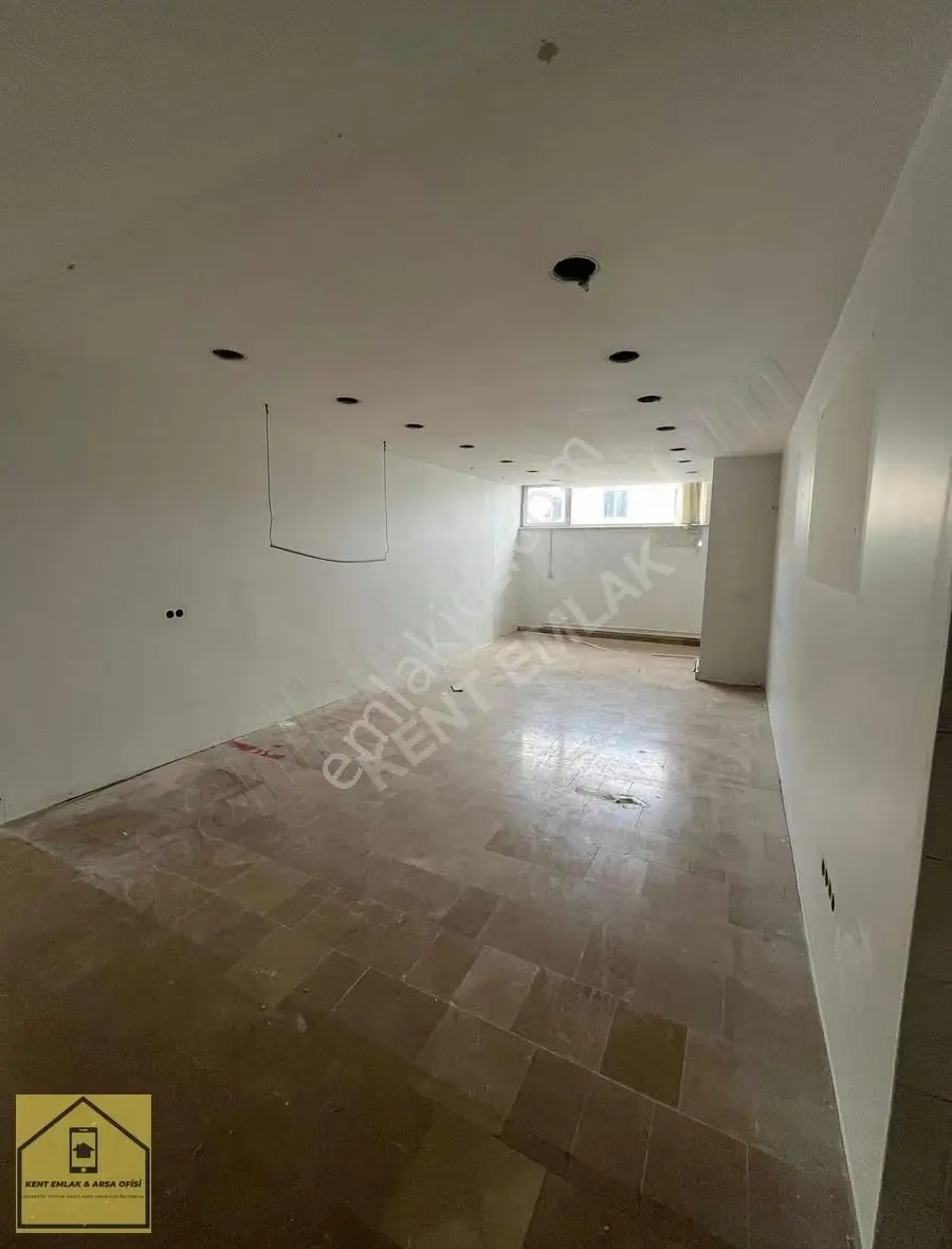 900 M2 İş Hanı İçerisinde Kiralık Dükkan - Görsel 2