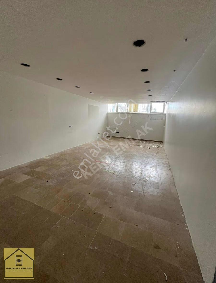 900 M2 İş Hanı İçerisinde Kiralık Dükkan - Görsel 4
