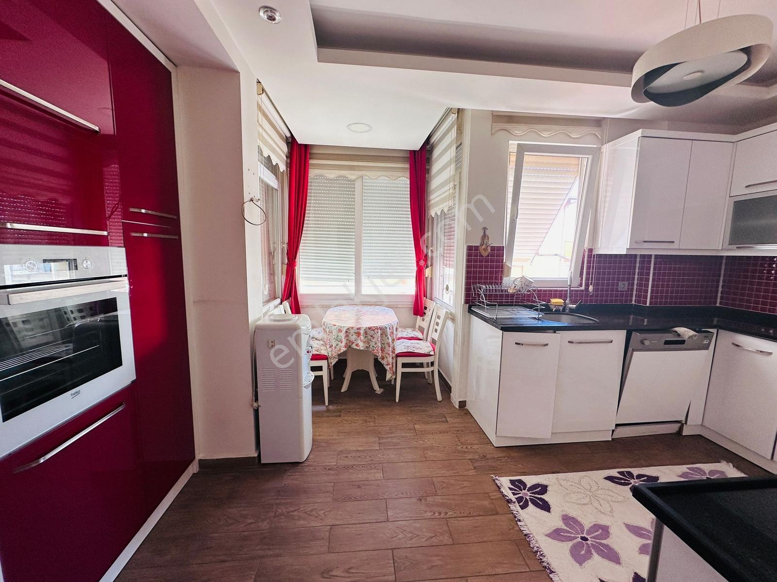 Şekerhane Mahallesi Eşyalı Kiralık 3+1 Daire - Görsel 8