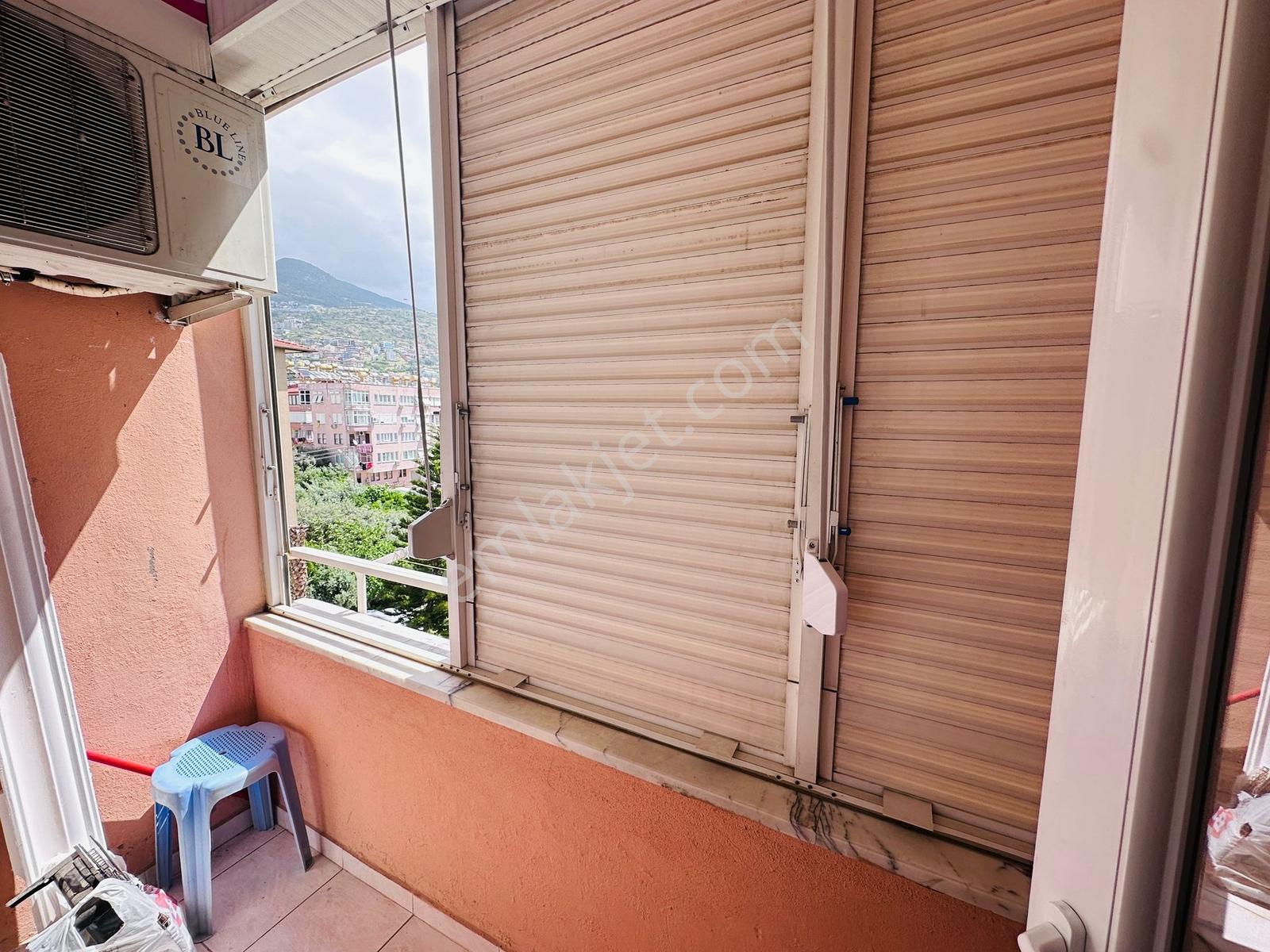 Şekerhane Mahallesi Eşyalı Kiralık 3+1 Daire - Görsel 3