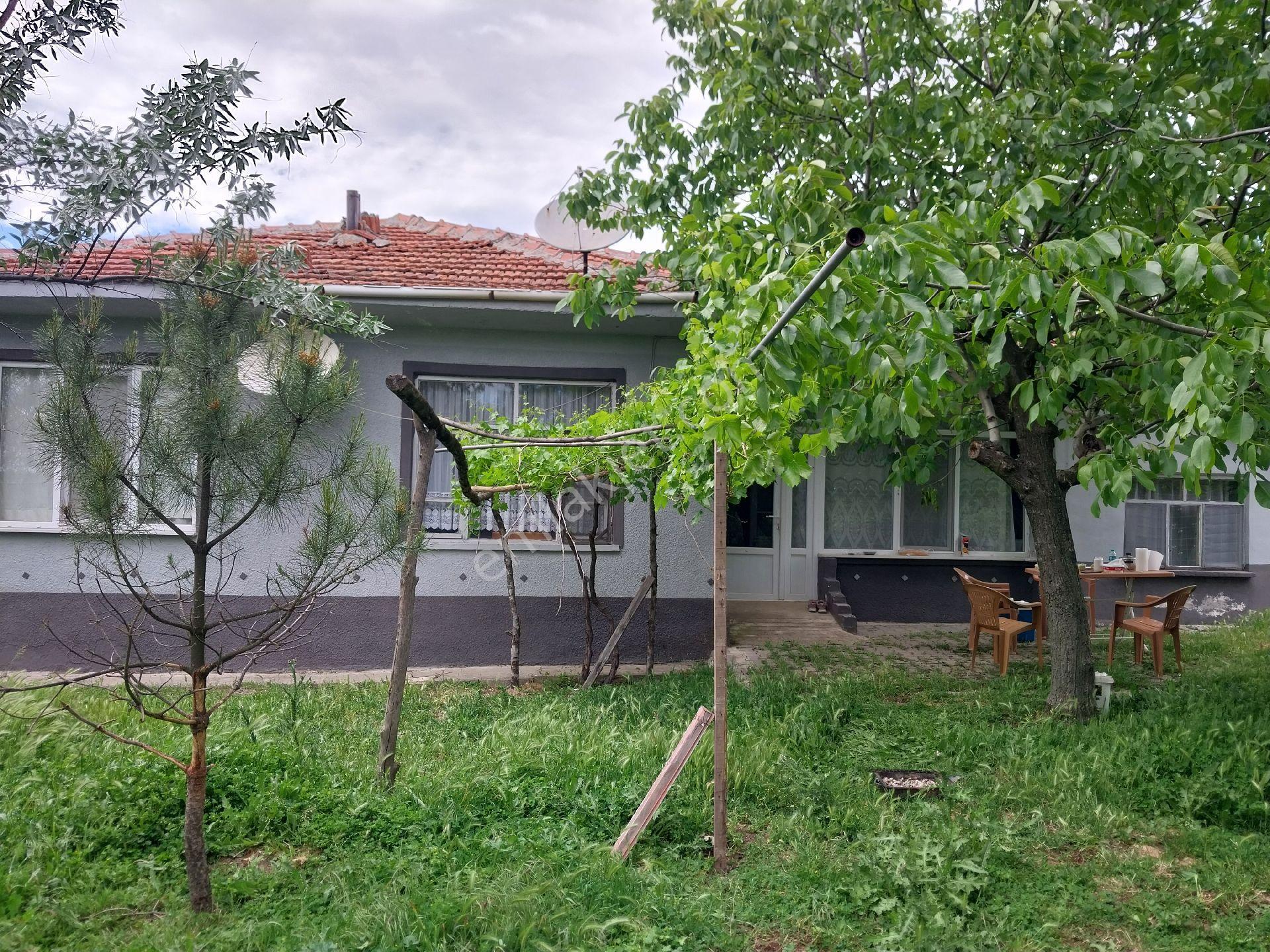 Tekirdağ Süleymanpaşa Gayrimenkulden Satılık Müstakil Köy Evi Karacakilavuz Mah 1900m2 Arsası