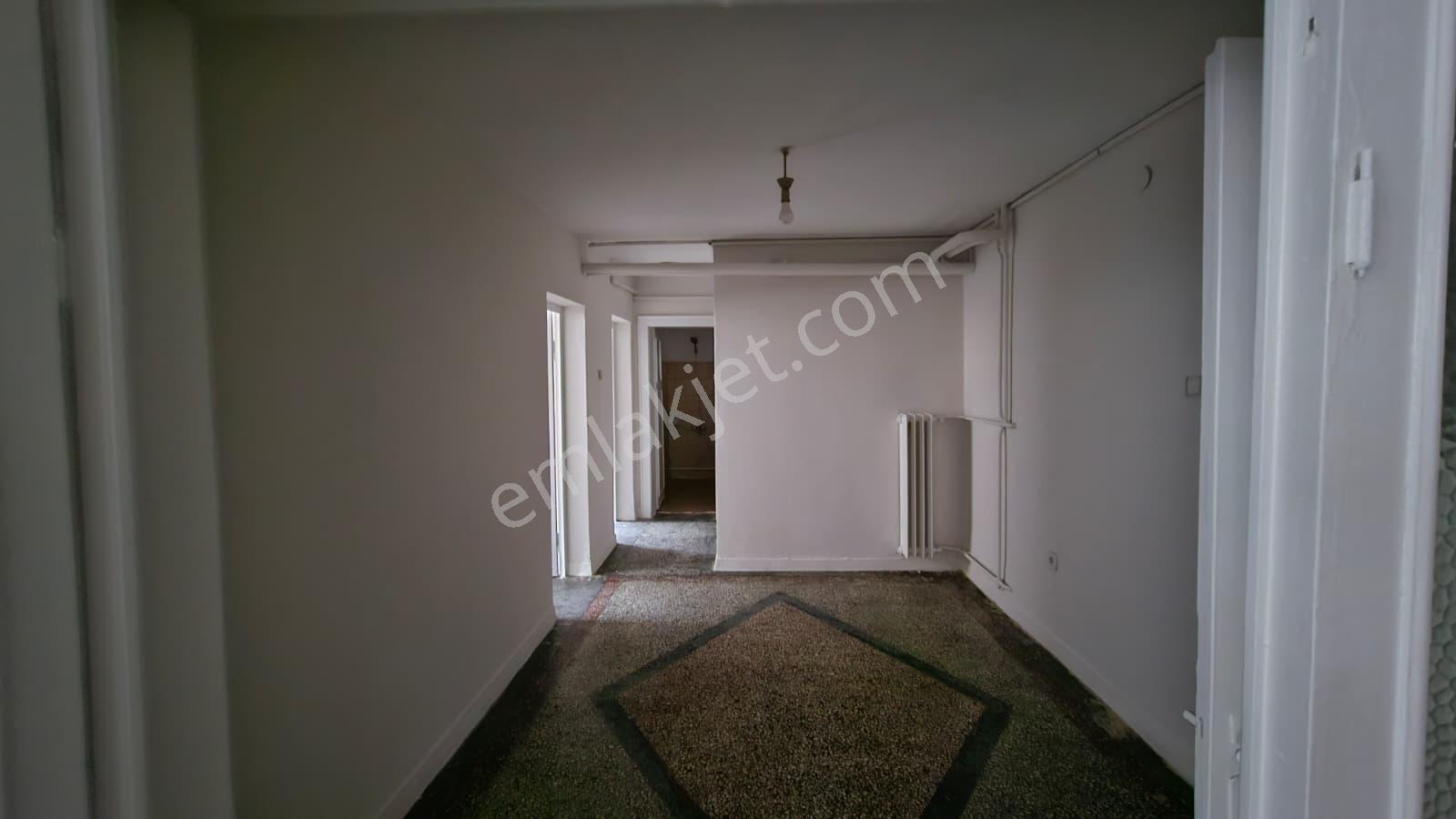 Arel'den Gençlik Cadde Üstü Kot-1'de Geniş M.ısıtma 2+1 Daire - Görsel 10