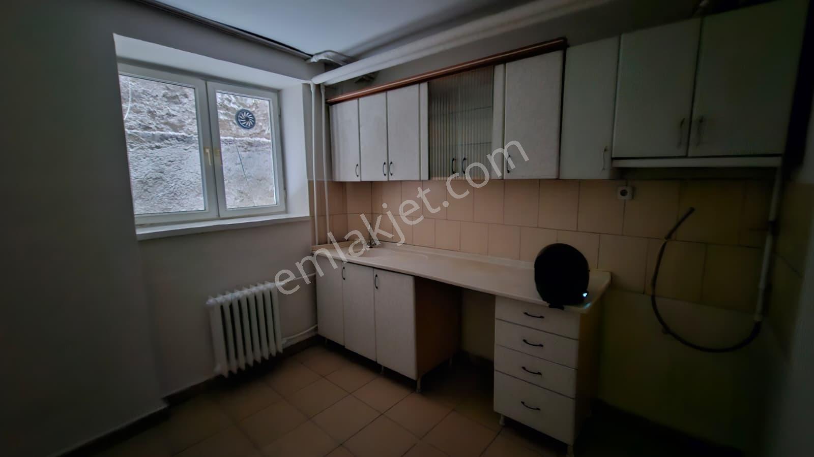 Arel'den Gençlik Cadde Üstü Kot-1'de Geniş M.ısıtma 2+1 Daire - Görsel 16