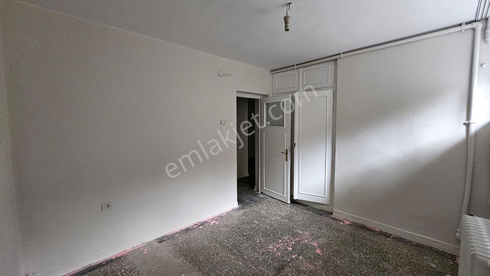 Arel'den Gençlik Cadde Üstü Kot-1'de Geniş M.ısıtma 2+1 Daire - Görsel 9