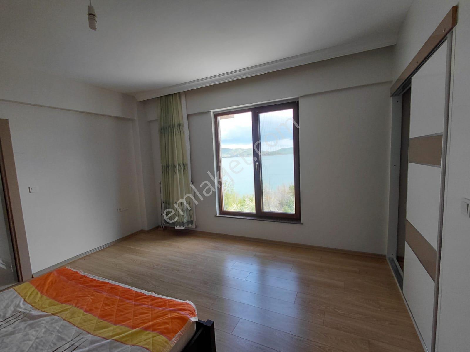 Sivrice Merkezde Göl Manzaralı Arsası Büyük Satlık Villa - Görsel 14