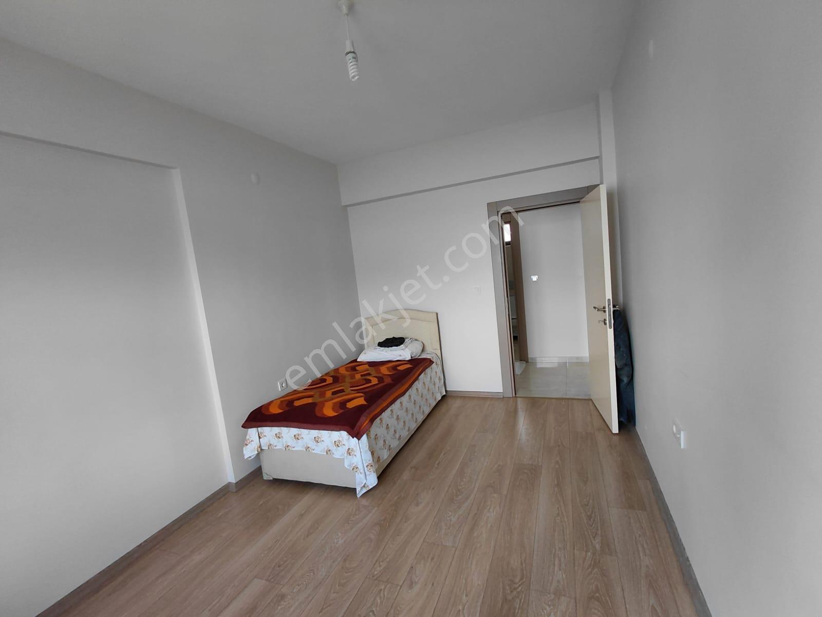 Sivrice Merkezde Göl Manzaralı Arsası Büyük Satlık Villa - Görsel 11