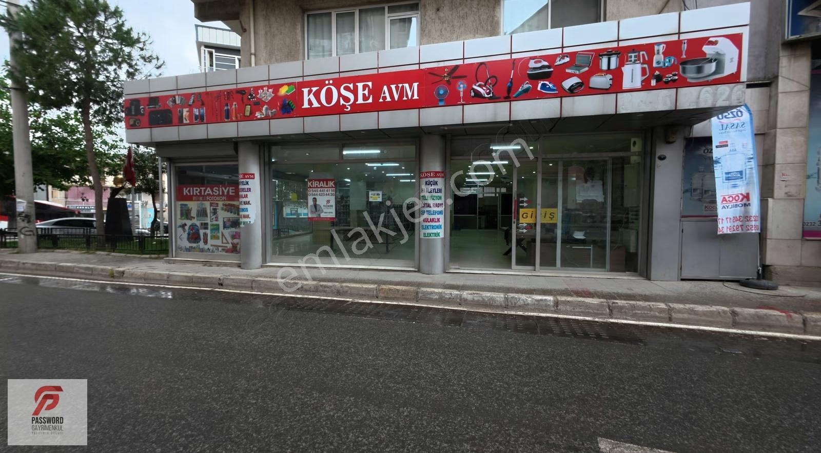 Bayraklı Refik Şevket İnce'de Kiralık 177 M² Köşe Dükkan
