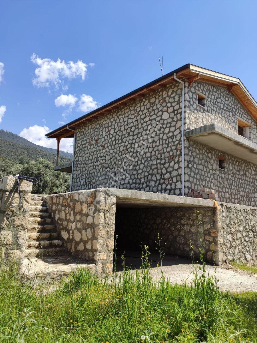Falcon Dan Çavdır Da Muhteşem Taş Villa
